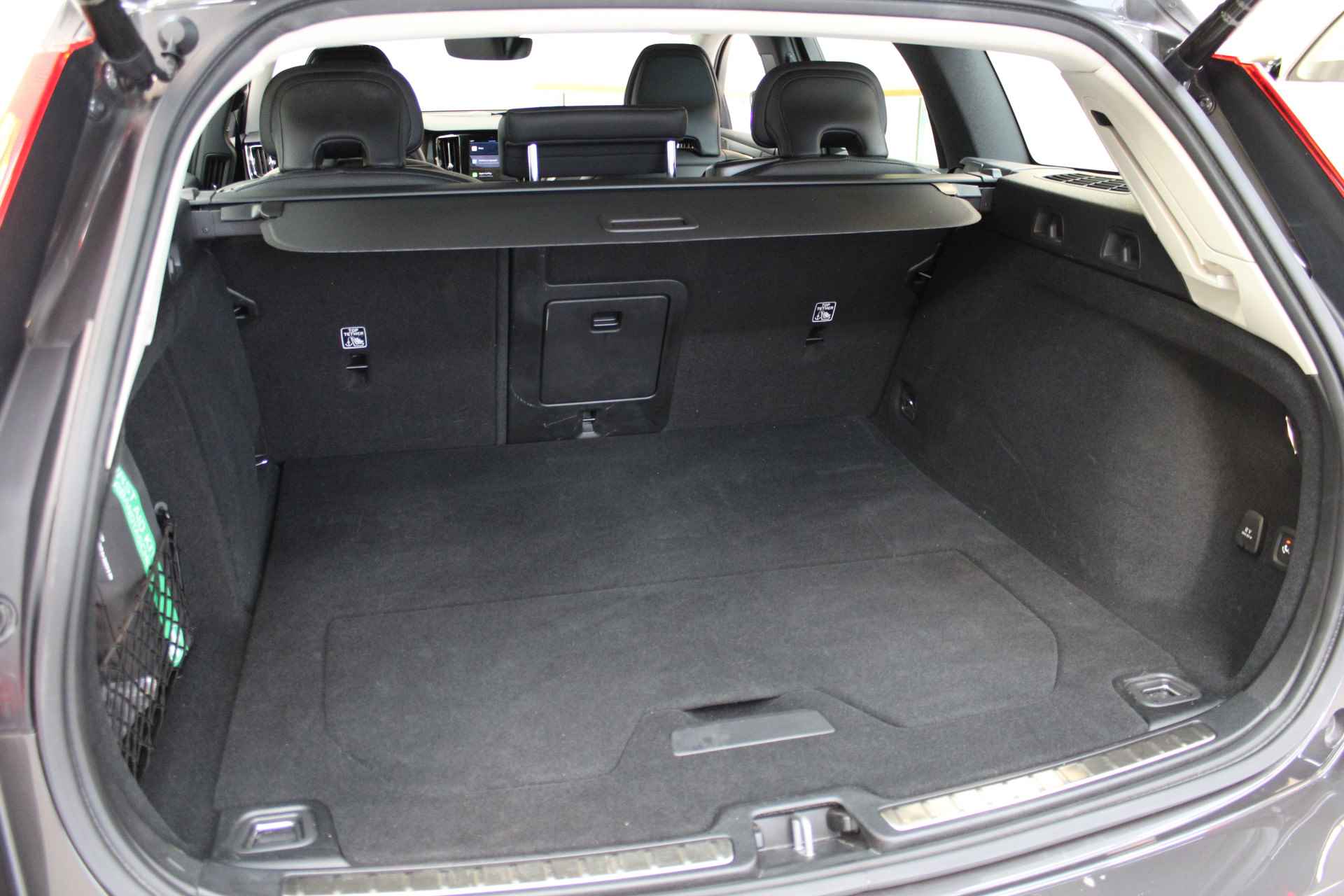 Volvo V60 B3 163PK Plus Bright | Trekhaak | 360º view | Adapt Led | HK Audio | Voorruitverw - 52/58