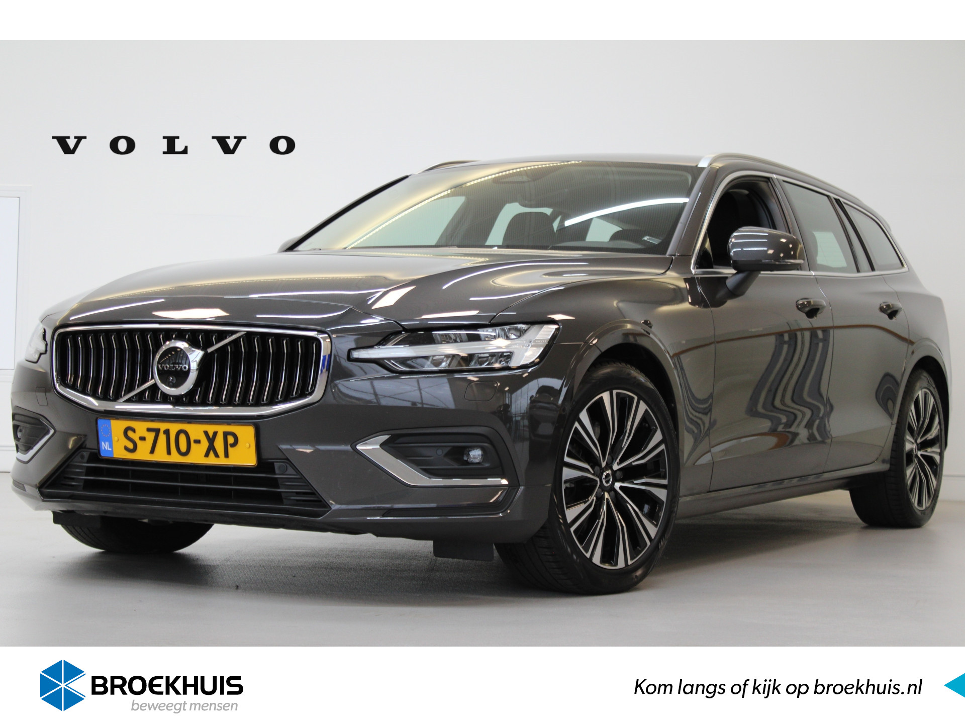 Volvo V60 B3 163PK Plus Bright | Trekhaak | 360º view | Adapt Led | HK Audio | Voorruitverw