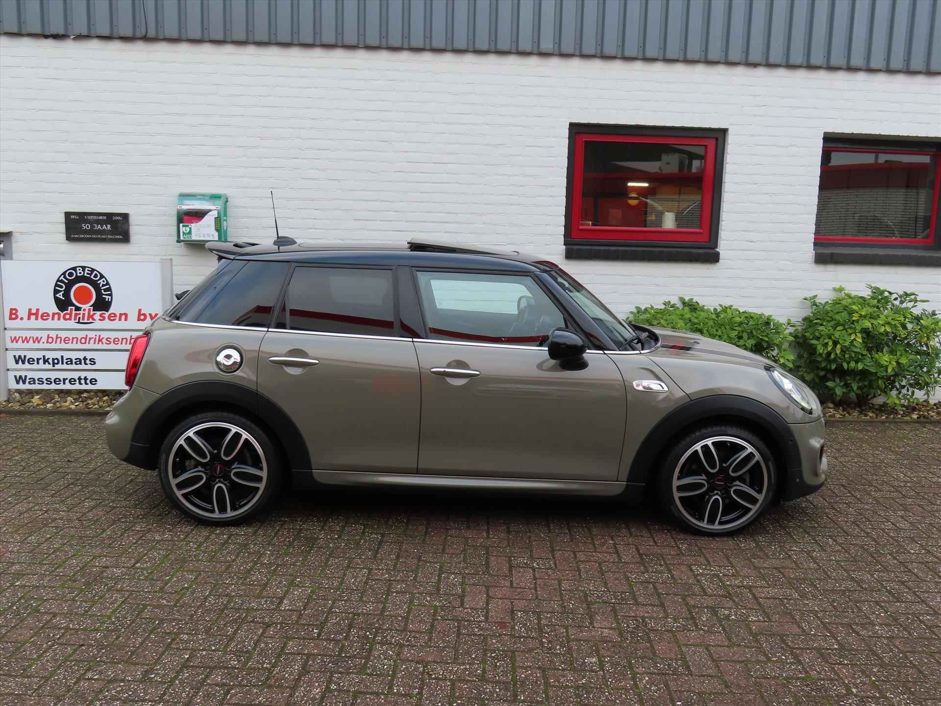 Mini Mini 5-Deurs (f55) 2.0 192pk Aut Cooper S Knightsbridge Edition/ Panoramadak/ Keyless entry/ lederen bekleding/ Harman & Kardon sound/ Camera achter/ Origineel NL/ NAP - 4/48