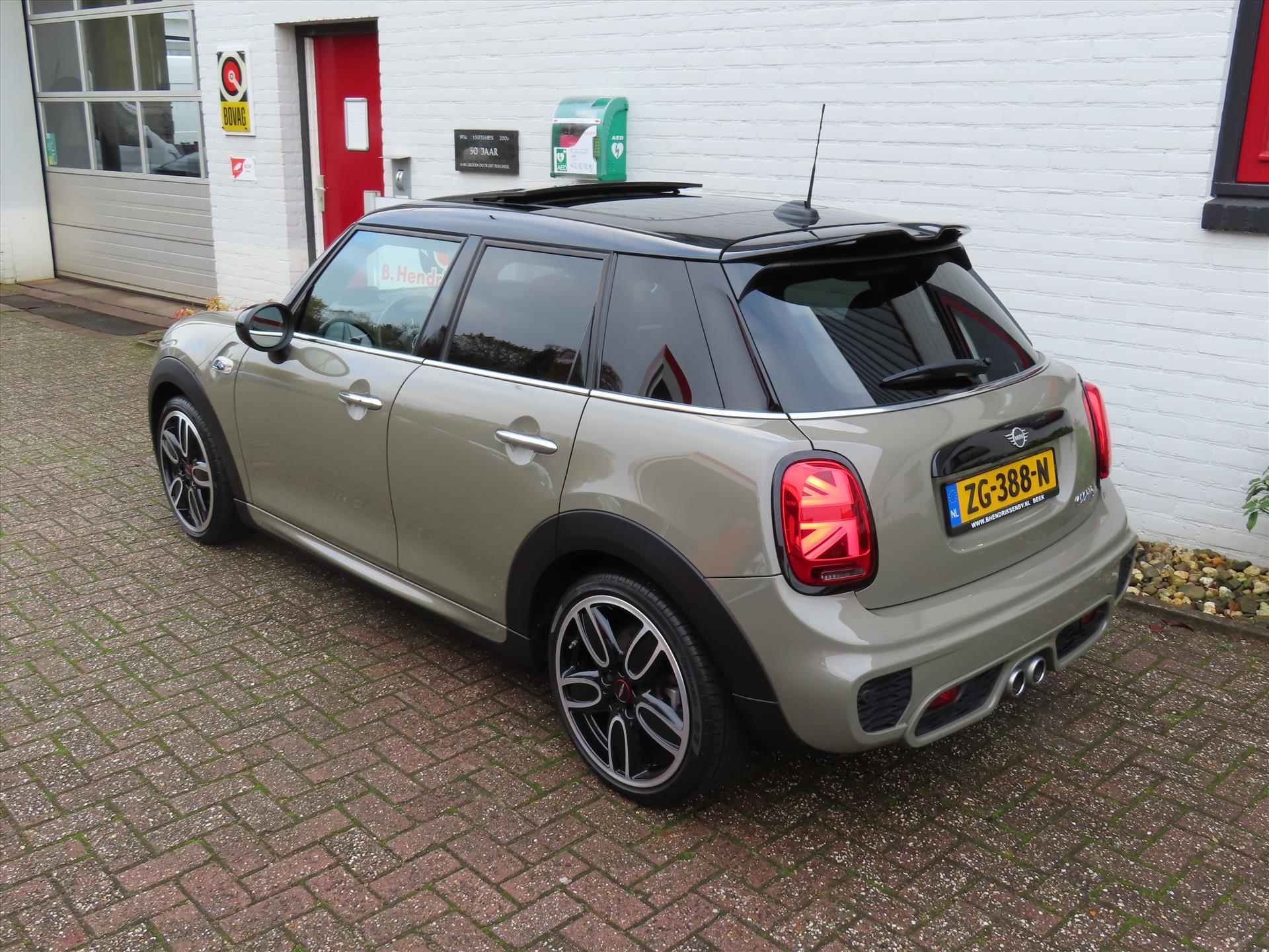 Mini Mini 5-Deurs (f55) 2.0 192pk Aut Cooper S Knightsbridge Edition/ Panoramadak/ Keyless entry/ lederen bekleding/ Harman & Kardon sound/ Camera achter/ Origineel NL/ NAP - 6/48