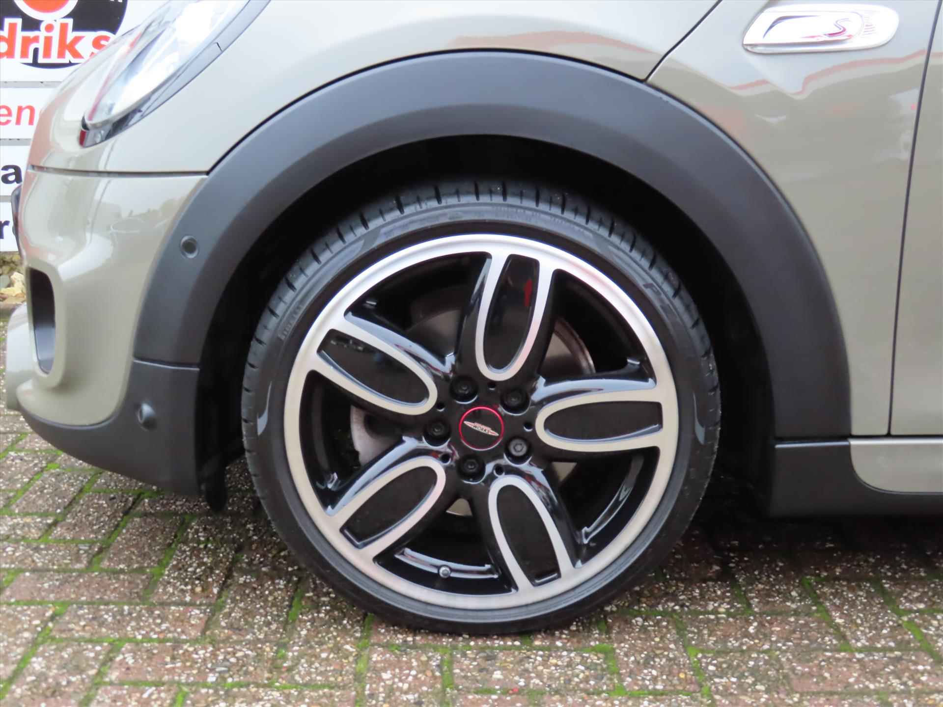 Mini Mini 5-Deurs (f55) 2.0 192pk Aut Cooper S Knightsbridge Edition/ Panoramadak/ Keyless entry/ lederen bekleding/ Harman & Kardon sound/ Camera achter/ Origineel NL/ NAP - 8/48