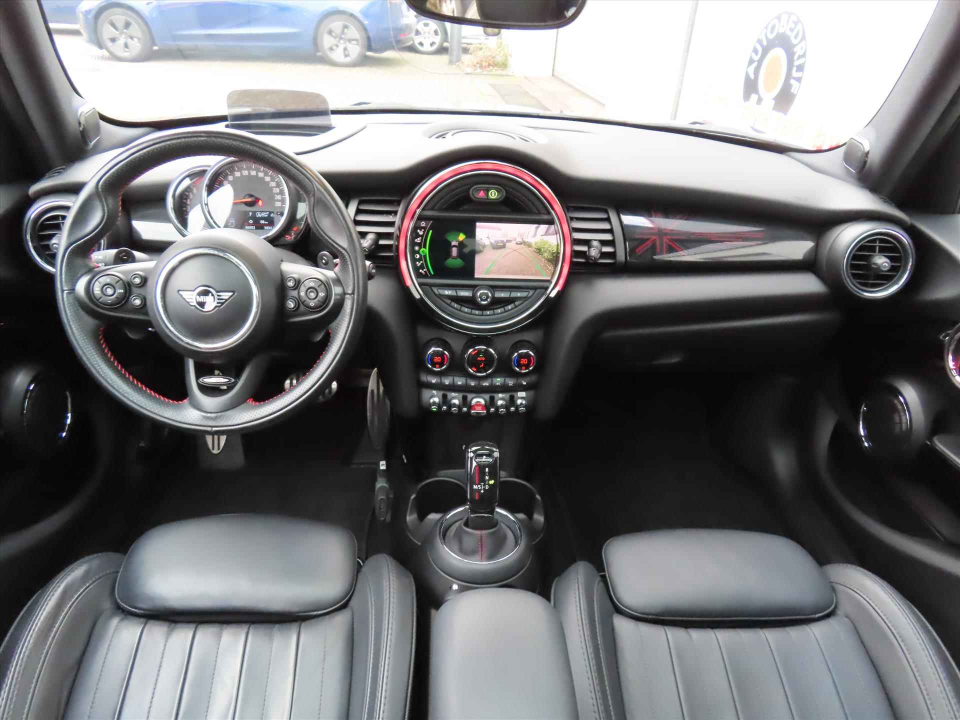 Mini Mini 5-Deurs (f55) 2.0 192pk Aut Cooper S Knightsbridge Edition/ Panoramadak/ Keyless entry/ lederen bekleding/ Harman & Kardon sound/ Camera achter/ Origineel NL/ NAP - 13/48