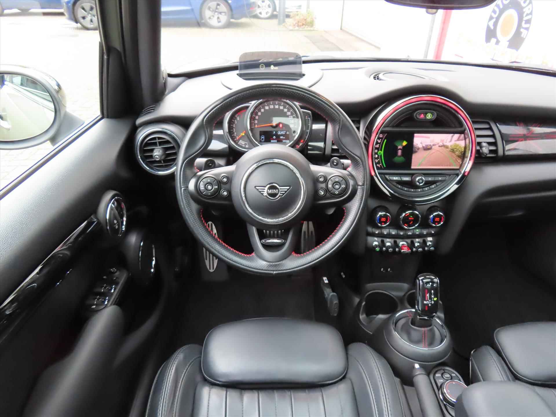 Mini Mini 5-Deurs (f55) 2.0 192pk Aut Cooper S Knightsbridge Edition/ Panoramadak/ Keyless entry/ lederen bekleding/ Harman & Kardon sound/ Camera achter/ Origineel NL/ NAP - 14/48