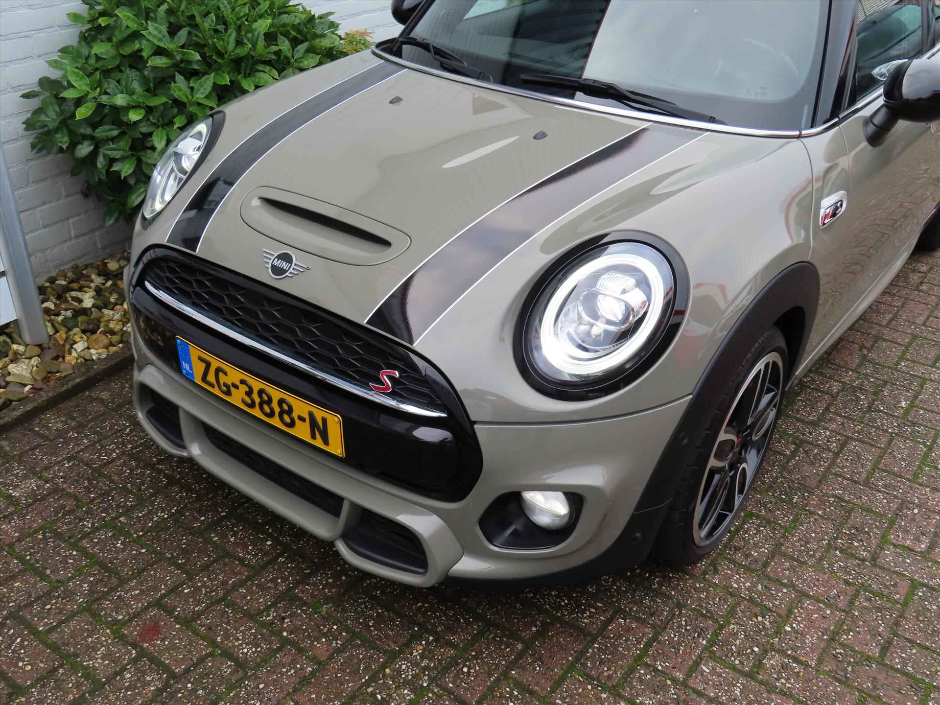 Mini Mini 5-Deurs (f55) 2.0 192pk Aut Cooper S Knightsbridge Edition/ Panoramadak/ Keyless entry/ lederen bekleding/ Harman & Kardon sound/ Camera achter/ Origineel NL/ NAP - 36/48