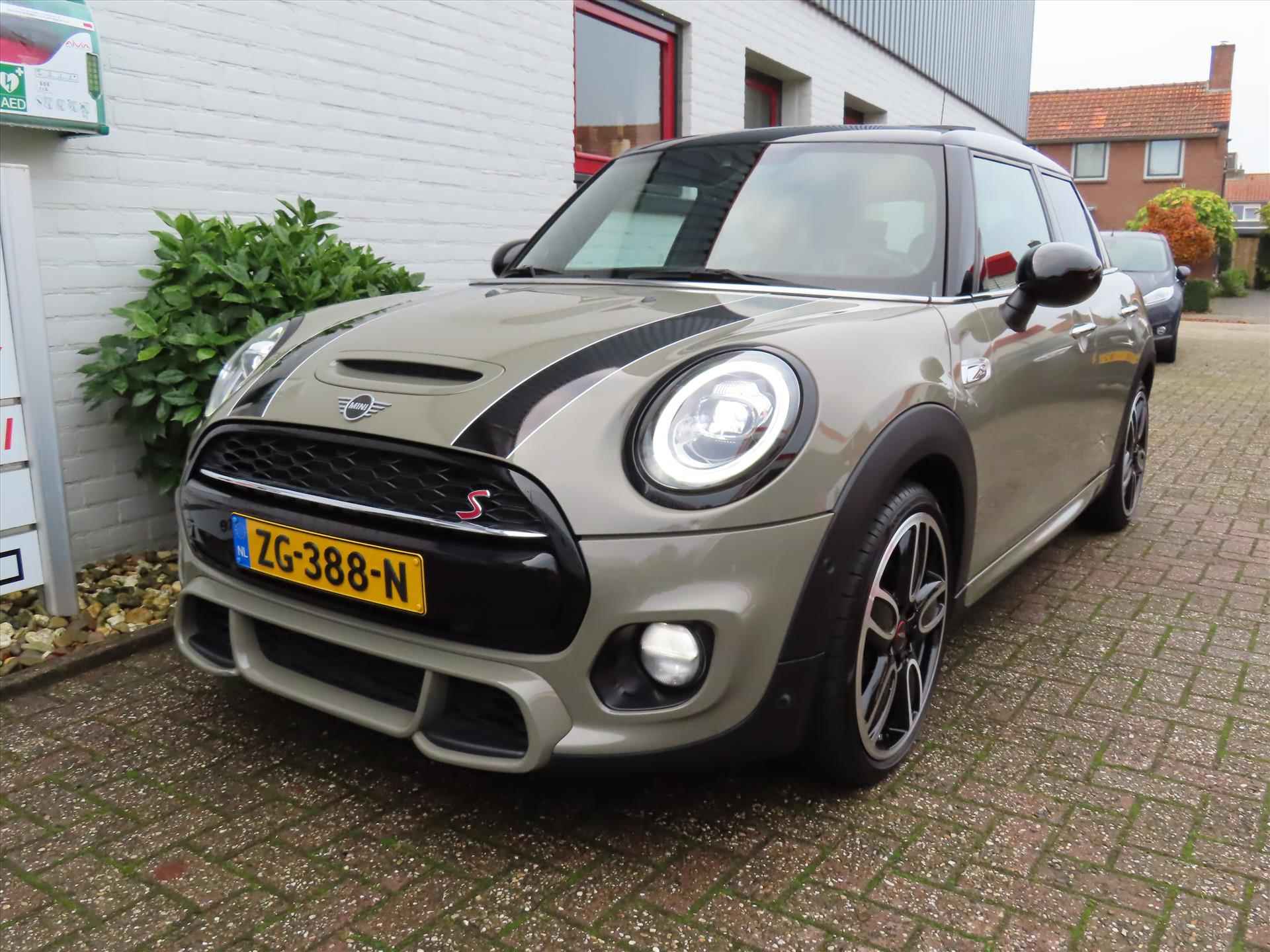 Mini Mini 5-Deurs (f55) 2.0 192pk Aut Cooper S Knightsbridge Edition/ Panoramadak/ Keyless entry/ lederen bekleding/ Harman & Kardon sound/ Camera achter/ Origineel NL/ NAP - 37/48