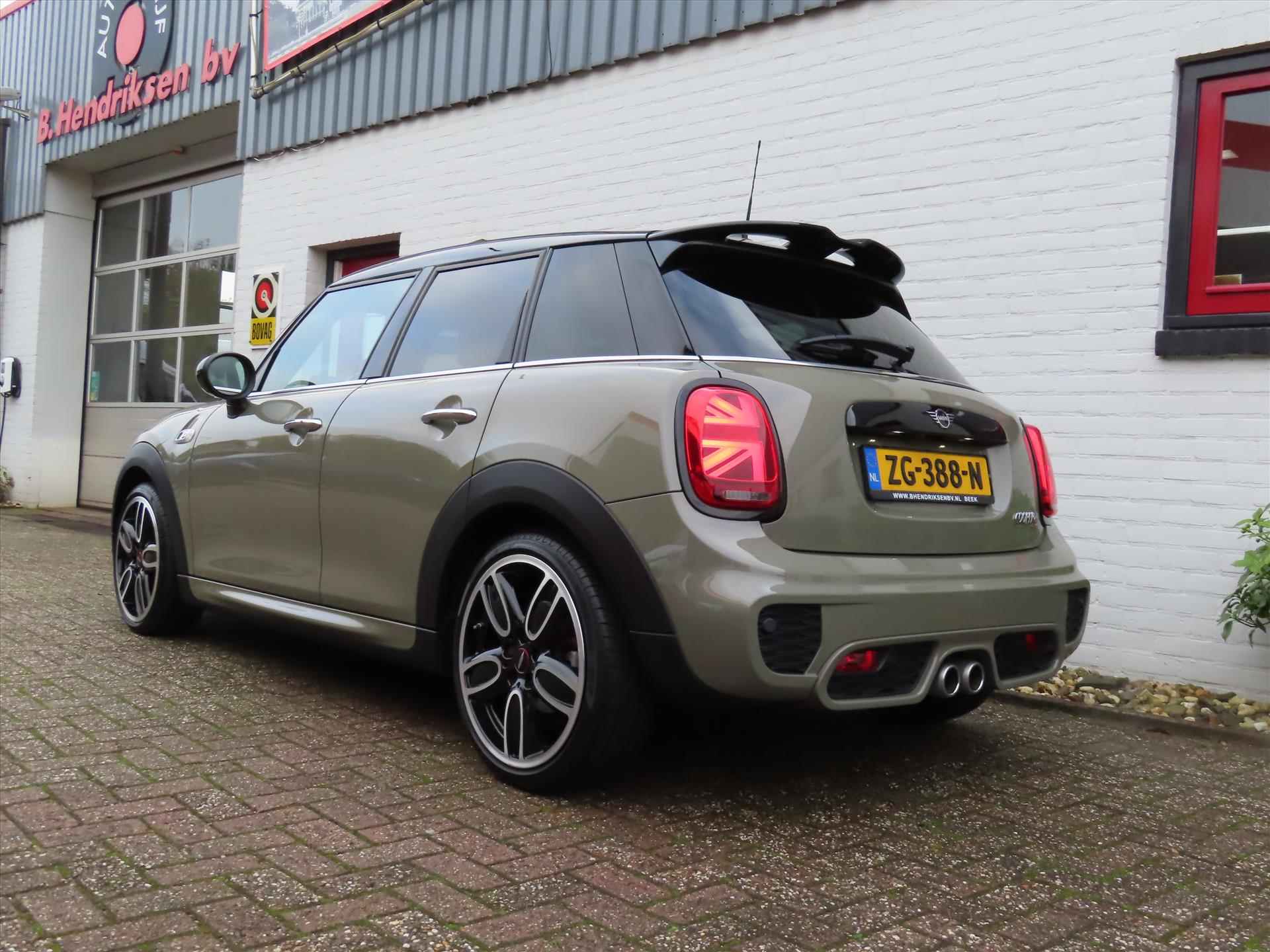 Mini Mini 5-Deurs (f55) 2.0 192pk Aut Cooper S Knightsbridge Edition/ Panoramadak/ Keyless entry/ lederen bekleding/ Harman & Kardon sound/ Camera achter/ Origineel NL/ NAP - 46/48