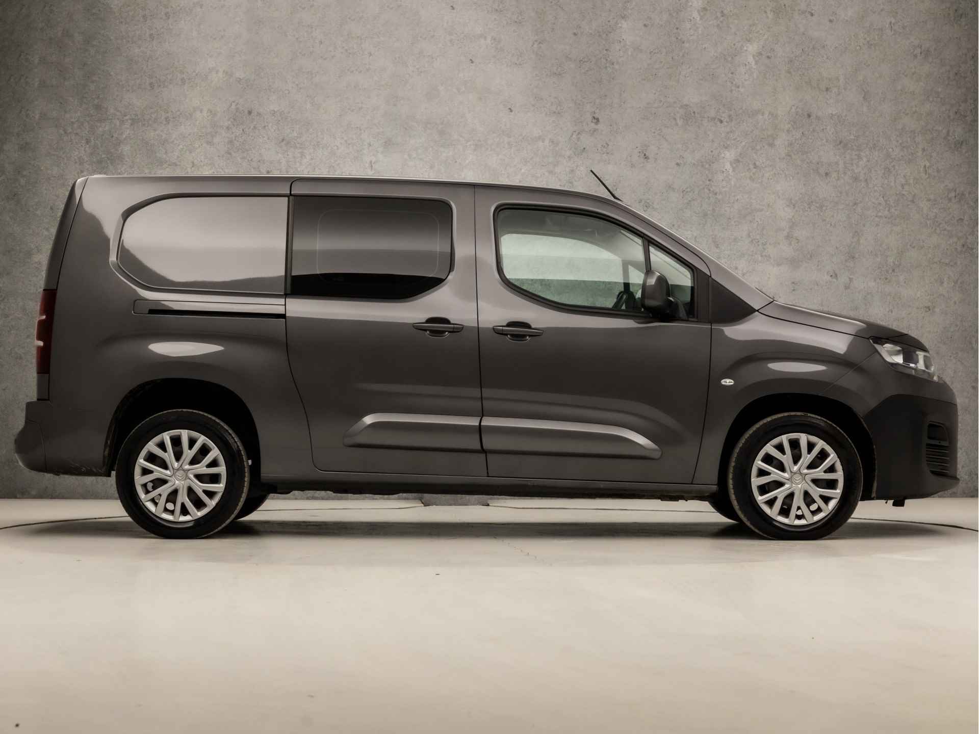 Citroën Berlingo 1.5 BlueHDI Club XL Automaat (MARGE, GROOT NAVI, APPLE CARPLAY, CRUISE, AIRCO, ELEK PAKKET, ARMSTEUN, SPORTSTOELEN, PARKEERSENSOREN, STUURWIEL MULTIFUNCTIONEEL, NIEUWE APK, NIEUWSTAAT) - 4/30