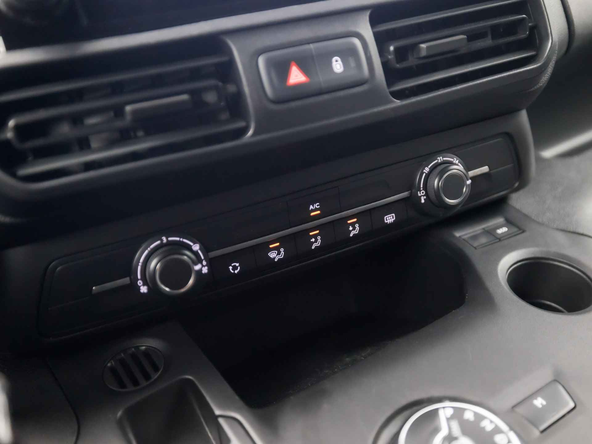 Citroën Berlingo 1.5 BlueHDI Club XL Automaat (MARGE, GROOT NAVI, APPLE CARPLAY, CRUISE, AIRCO, ELEK PAKKET, ARMSTEUN, SPORTSTOELEN, PARKEERSENSOREN, STUURWIEL MULTIFUNCTIONEEL, NIEUWE APK, NIEUWSTAAT) - 7/30