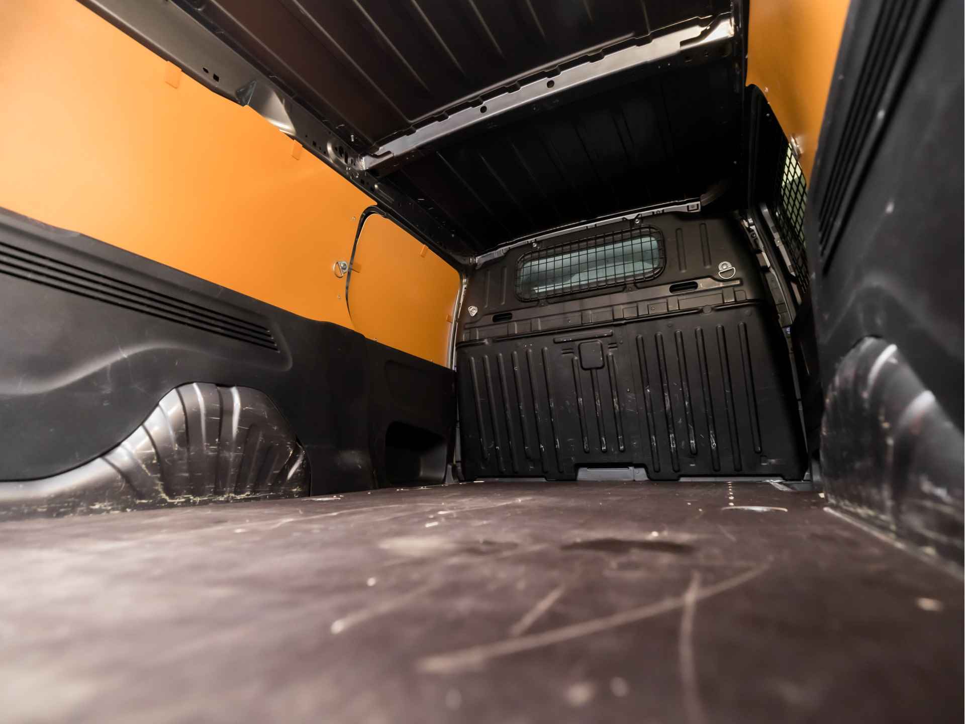 Citroën Berlingo 1.5 BlueHDI Club XL Automaat (MARGE, GROOT NAVI, APPLE CARPLAY, CRUISE, AIRCO, ELEK PAKKET, ARMSTEUN, SPORTSTOELEN, PARKEERSENSOREN, STUURWIEL MULTIFUNCTIONEEL, NIEUWE APK, NIEUWSTAAT) - 12/30