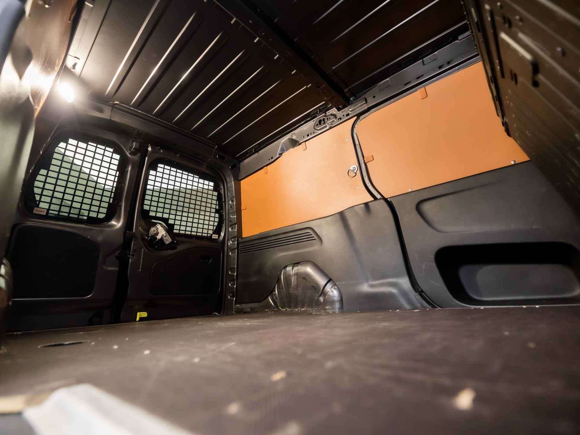 Citroën Berlingo 1.5 BlueHDI Club XL Automaat (MARGE, GROOT NAVI, APPLE CARPLAY, CRUISE, AIRCO, ELEK PAKKET, ARMSTEUN, SPORTSTOELEN, PARKEERSENSOREN, STUURWIEL MULTIFUNCTIONEEL, NIEUWE APK, NIEUWSTAAT) - 23/30