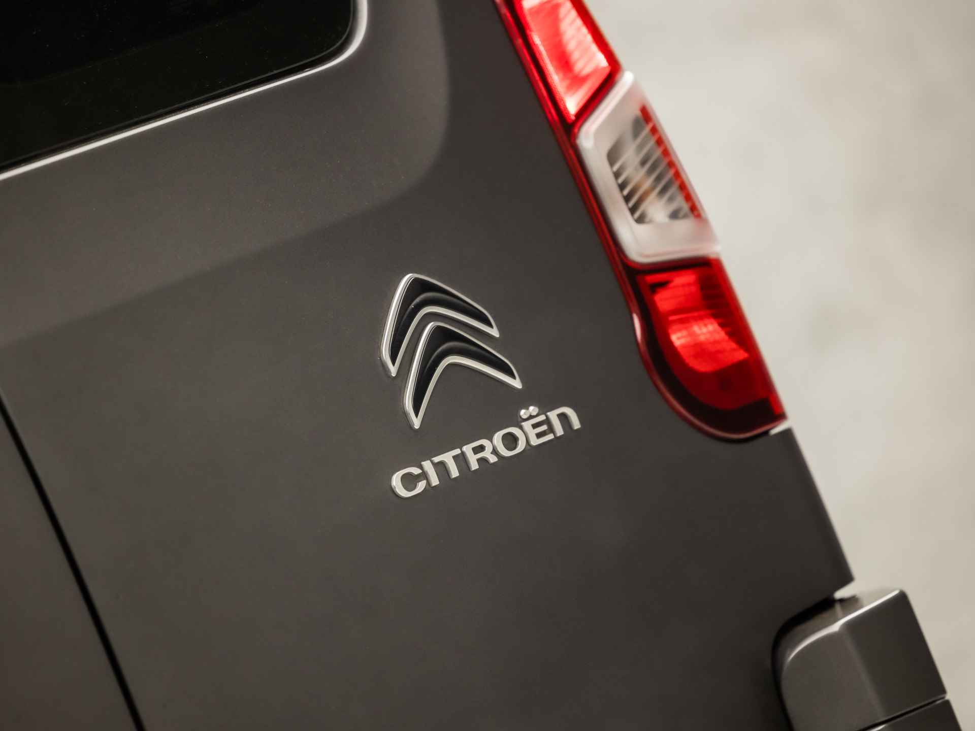 Citroën Berlingo 1.5 BlueHDI Club XL Automaat (MARGE, GROOT NAVI, APPLE CARPLAY, CRUISE, AIRCO, ELEK PAKKET, ARMSTEUN, SPORTSTOELEN, PARKEERSENSOREN, STUURWIEL MULTIFUNCTIONEEL, NIEUWE APK, NIEUWSTAAT) - 25/30