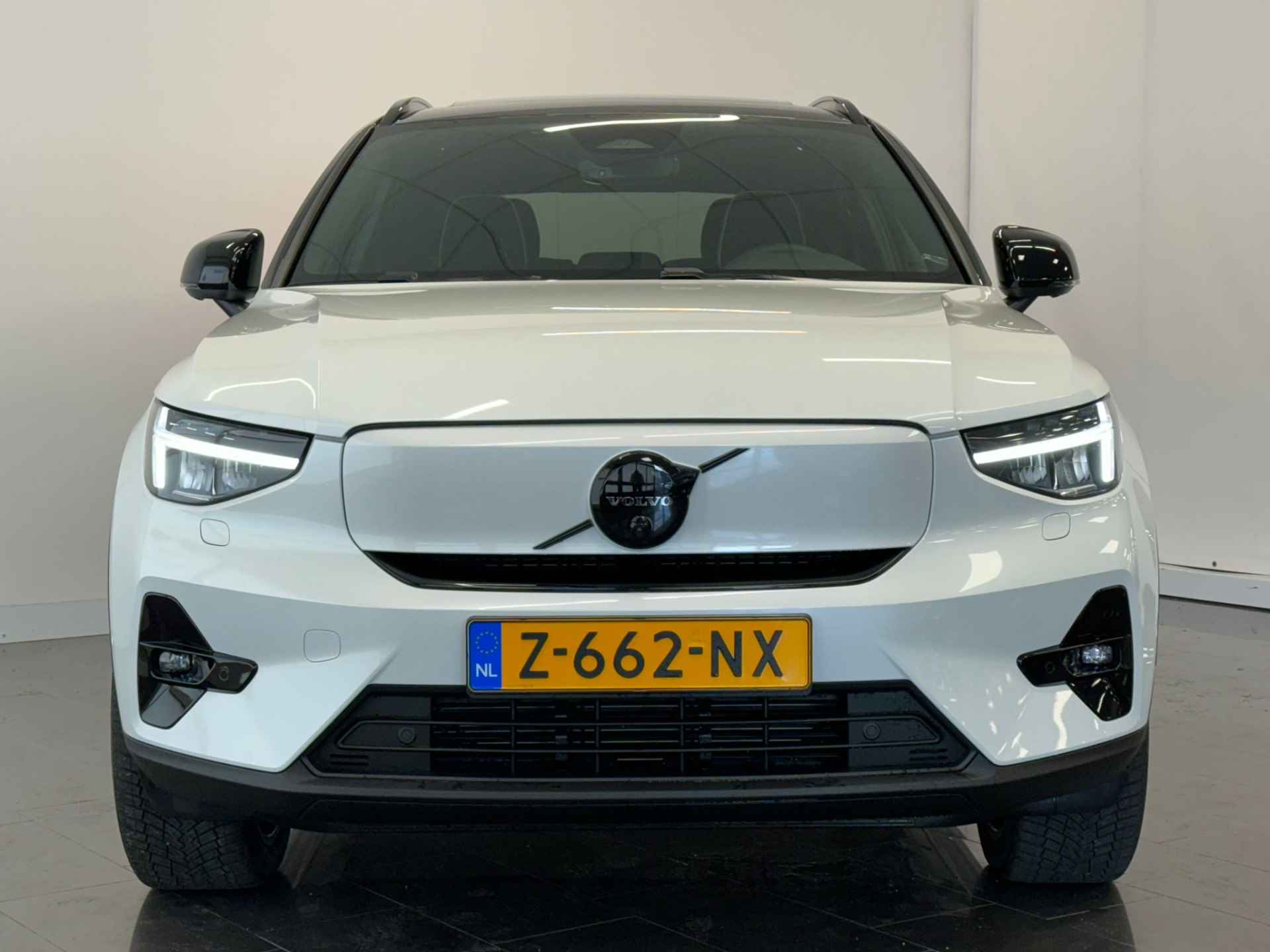 Volvo XC40 Single Motor Extended Range Ultimate 82 kWh | Panoramadak | 360o Camera | 20" wielen | Zwarte logo's | Getint glas | Alcantara s - 5/50