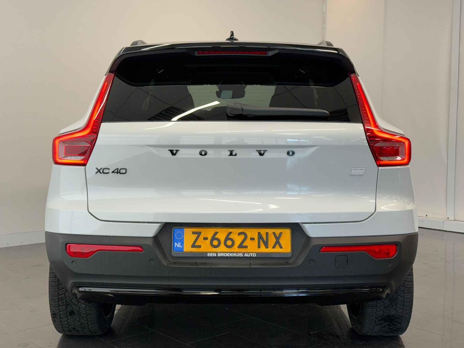 Volvo XC40 Single Motor Extended Range Ultimate 82 kWh | Panoramadak | 360o Camera | 20" wielen | Zwarte logo's | Getint glas | Alcantara s - 6/50