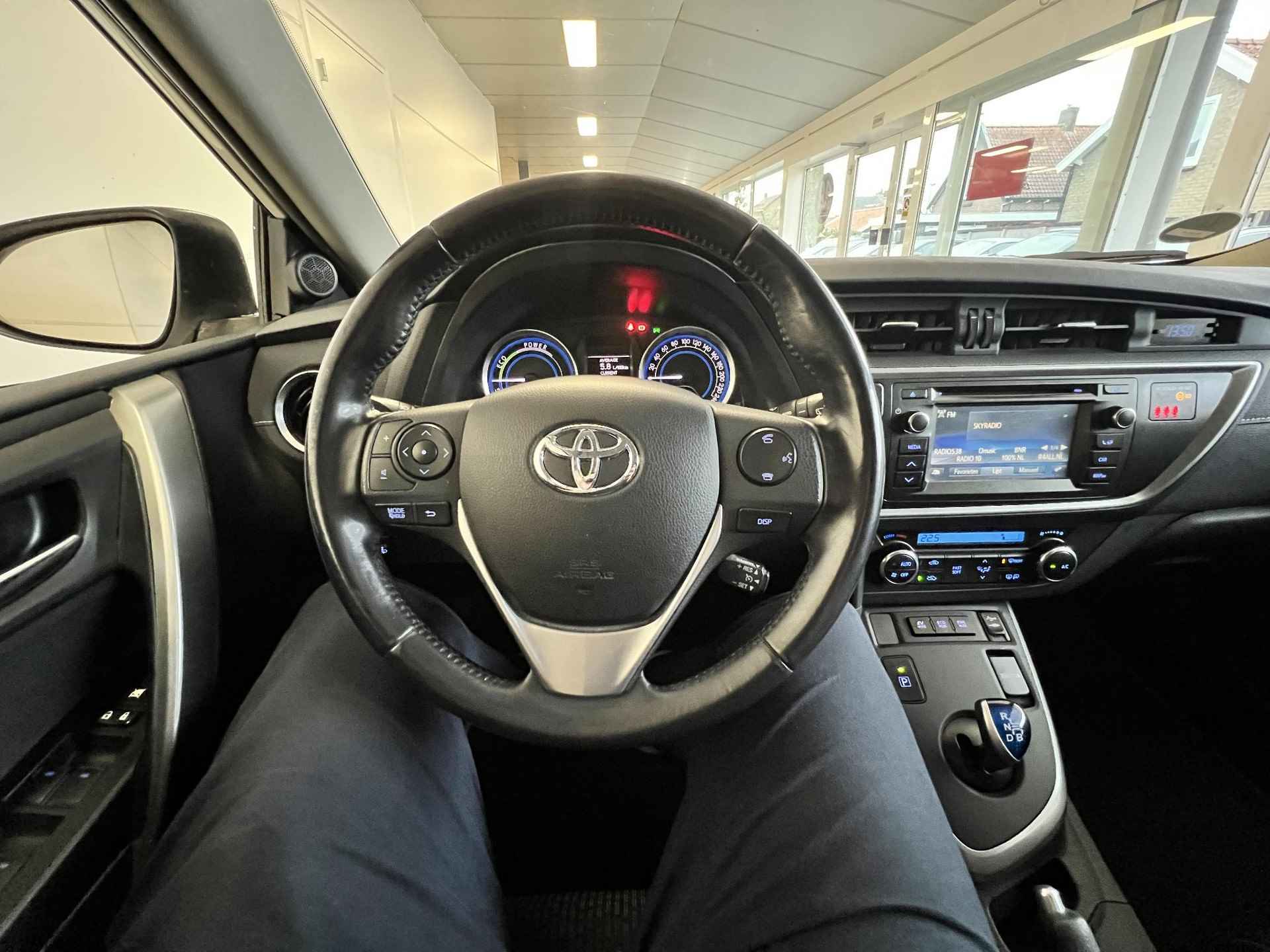 Toyota Auris 1.8 Hybrid dynamic - 10/22