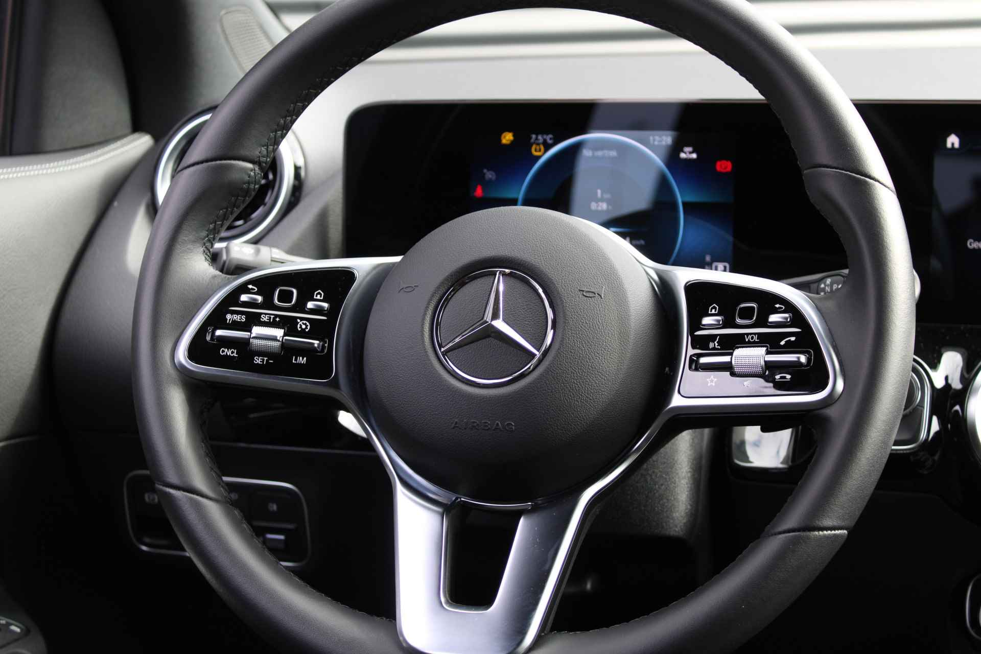 Mercedes-Benz GLA 200 Style AMG Line AUTOMAAT MATRIX LED/CAMERA/NAVI/STOELVERWARMING/PARKEERASSISTENT/18INCH '' vraag een vrijblijvende offerte aan '' - 6/34
