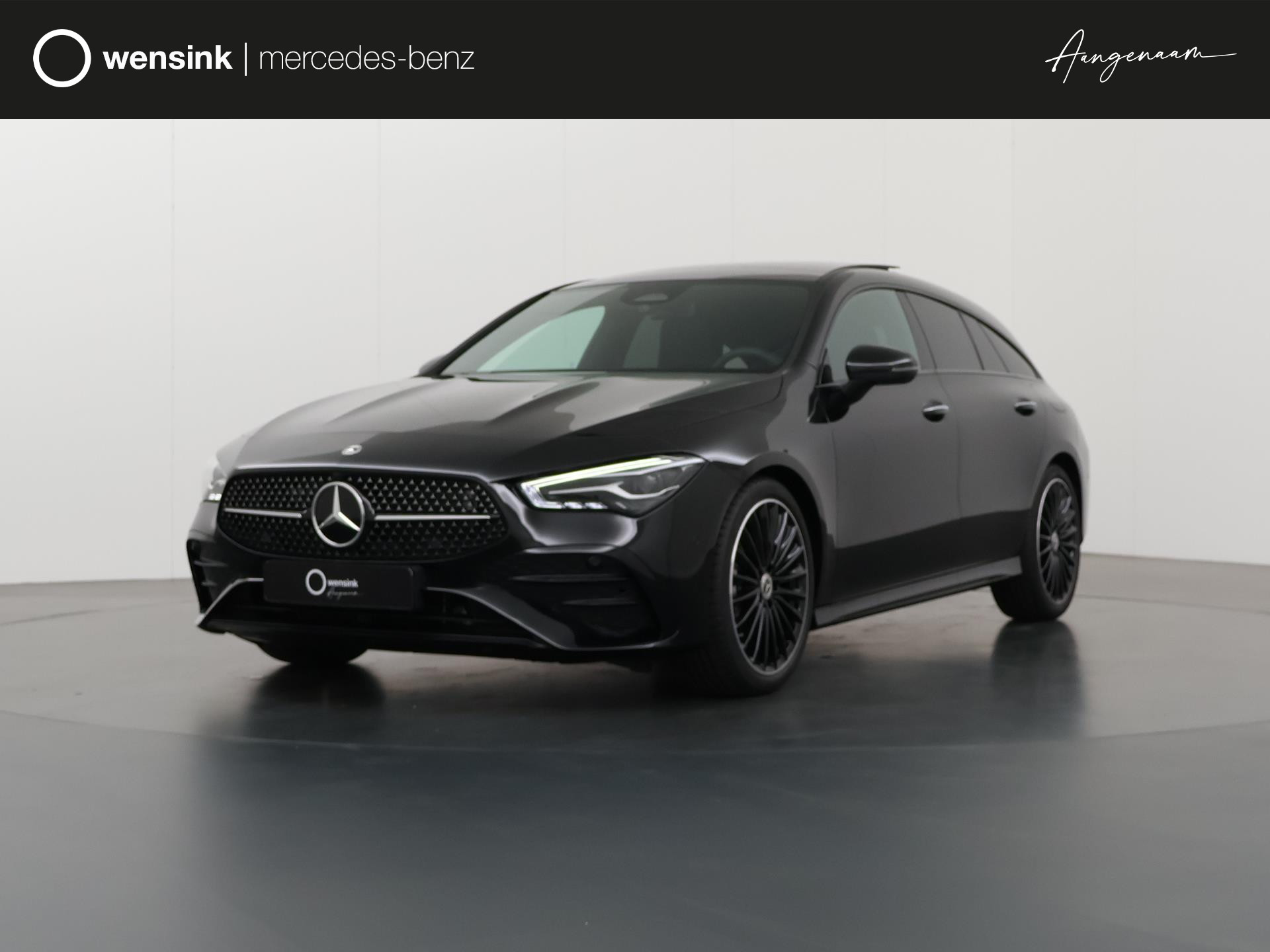 Mercedes-Benz CLA-klasse Shooting Brake 180 | AMG Line | Nightpakket | Panorama-schuifdak | 19" AMG-velgen | Keyless GO | Achteruitrijcamera | Stoelverwarming |