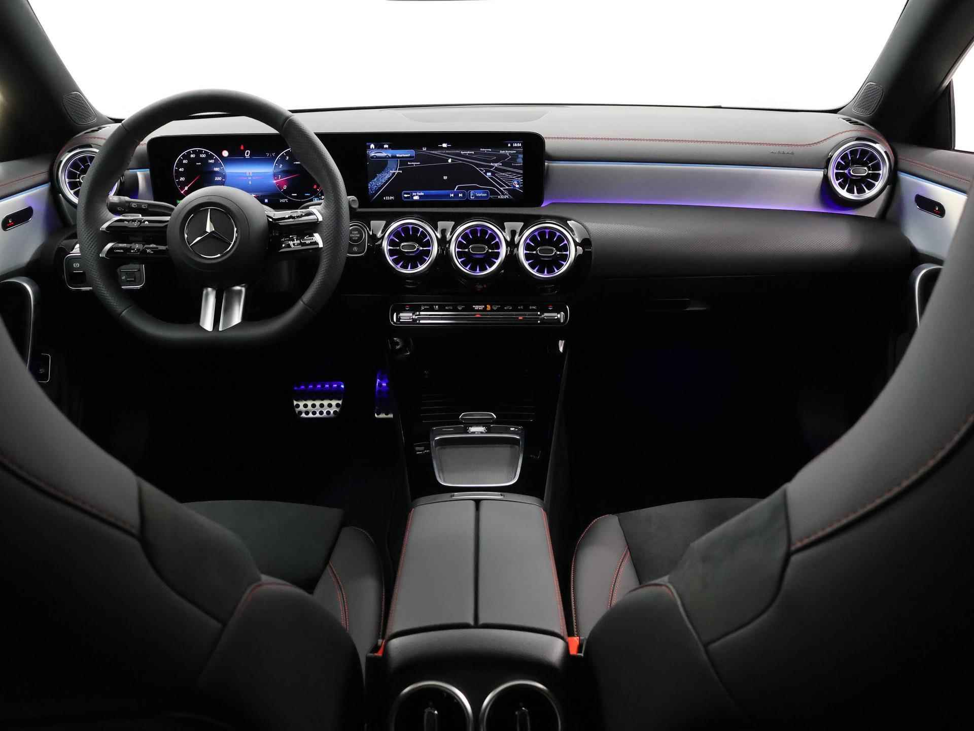 Mercedes-Benz CLA-klasse Shooting Brake 180 | AMG Line | Nightpakket | Panorama-schuifdak | 19" AMG-velgen | Keyless GO | Achteruitrijcamera | Stoelverwarming | - 9/43