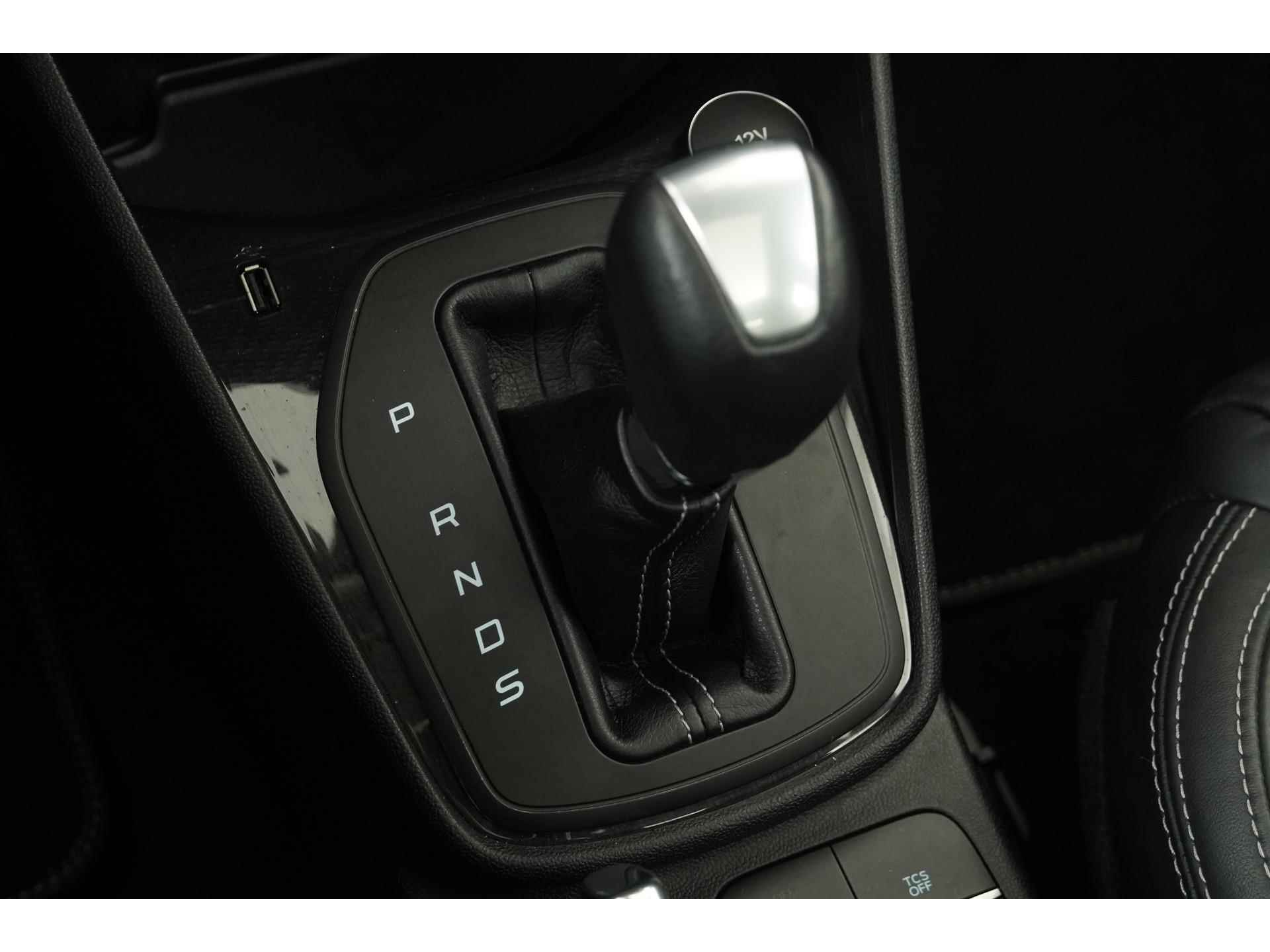 Ford Fiesta 1.0 EcoBoost Vignale Automaat | Panoramadak | Leder | Zondag Open! - 12/45