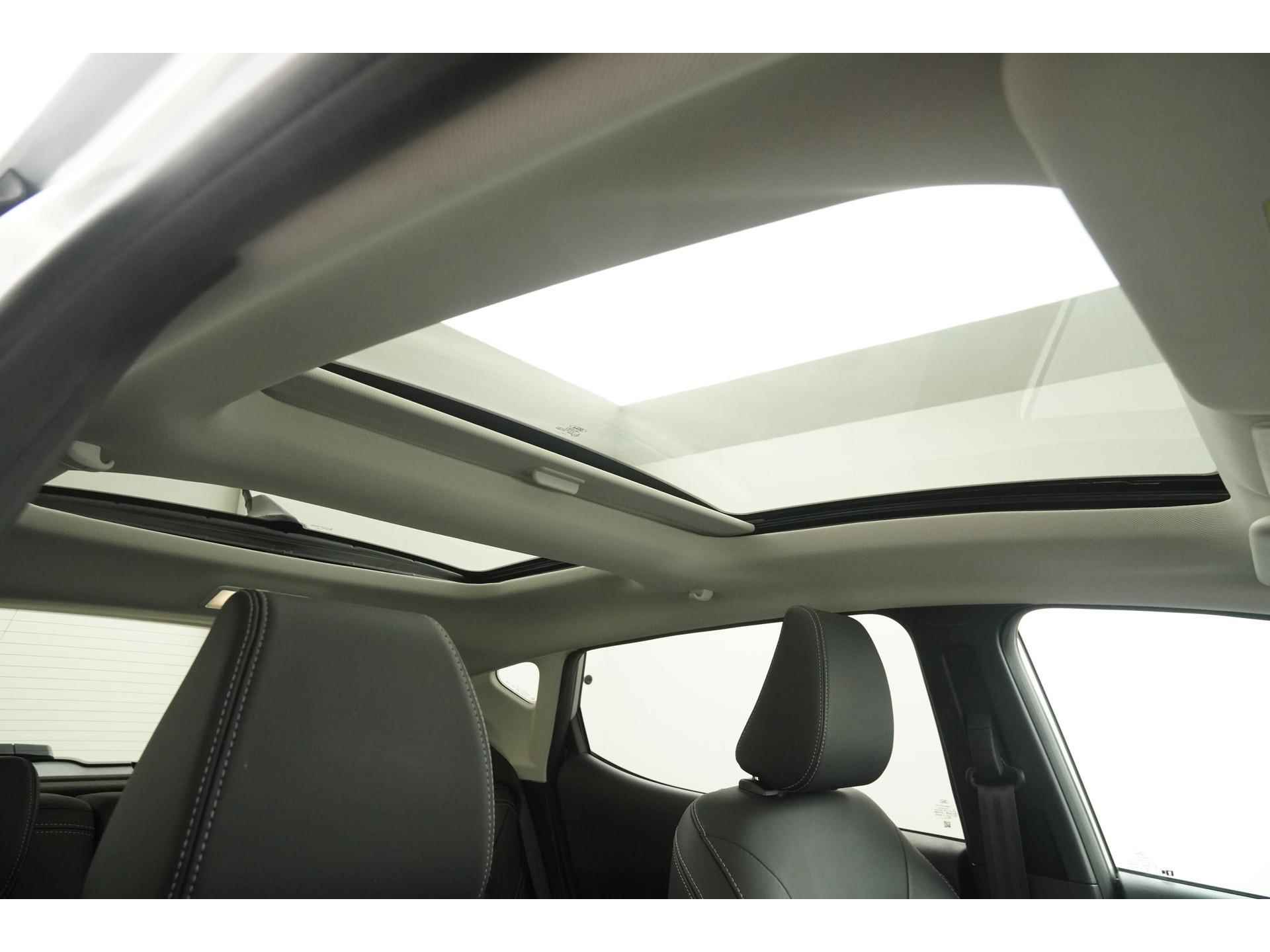 Ford Fiesta 1.0 EcoBoost Vignale Automaat | Panoramadak | Leder | Zondag Open! - 28/45