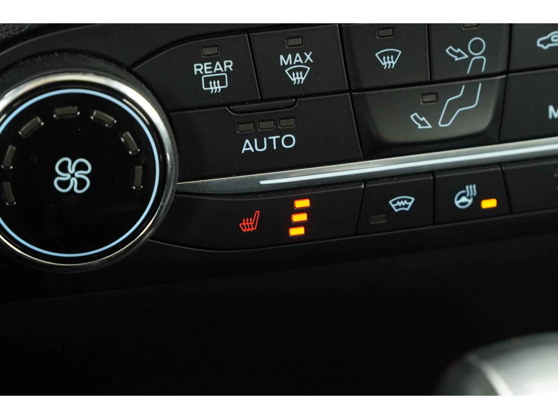 Ford Fiesta 1.0 EcoBoost Vignale Automaat | Panoramadak | Leder | Zondag Open! - 38/45