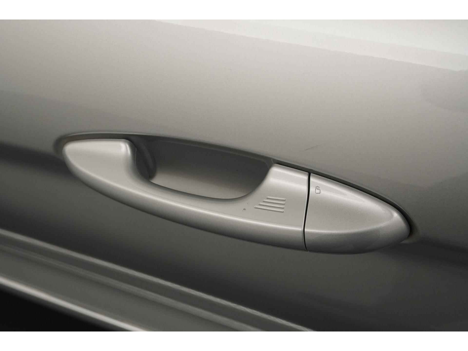 Ford Fiesta 1.0 EcoBoost Vignale Automaat | Panoramadak | Leder | Zondag Open! - 41/45