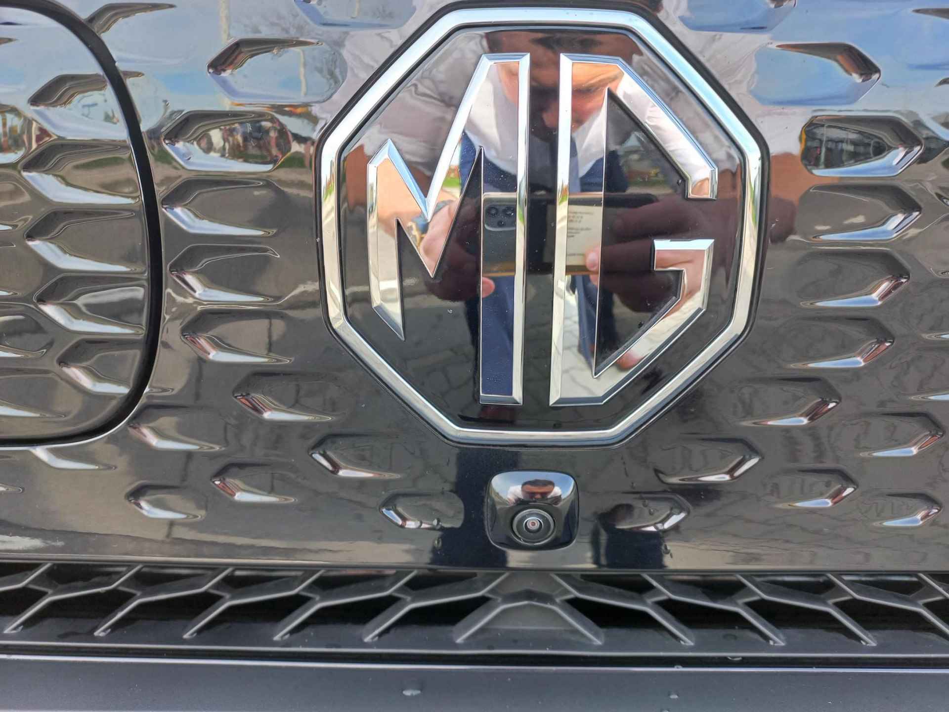 MG ZS EV Long Range Luxury 70 kWh | WLTP 440KM | Panorama/Schuif-Kantel Dak | 3-Faasen Lader | 19"LMV | Navigatie | ACC | 360° CAM | Privacy Glass |  BTW AUTO | DEMO | - 5/16