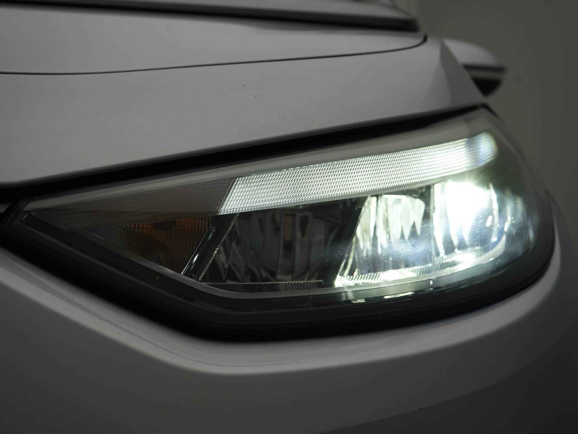 Volkswagen ID.3 Pure 45 kWh Navi / Clima / Cruise / Stoelverwarming / Achteruitrijcamera / Ambiance Verlichting - 51/52