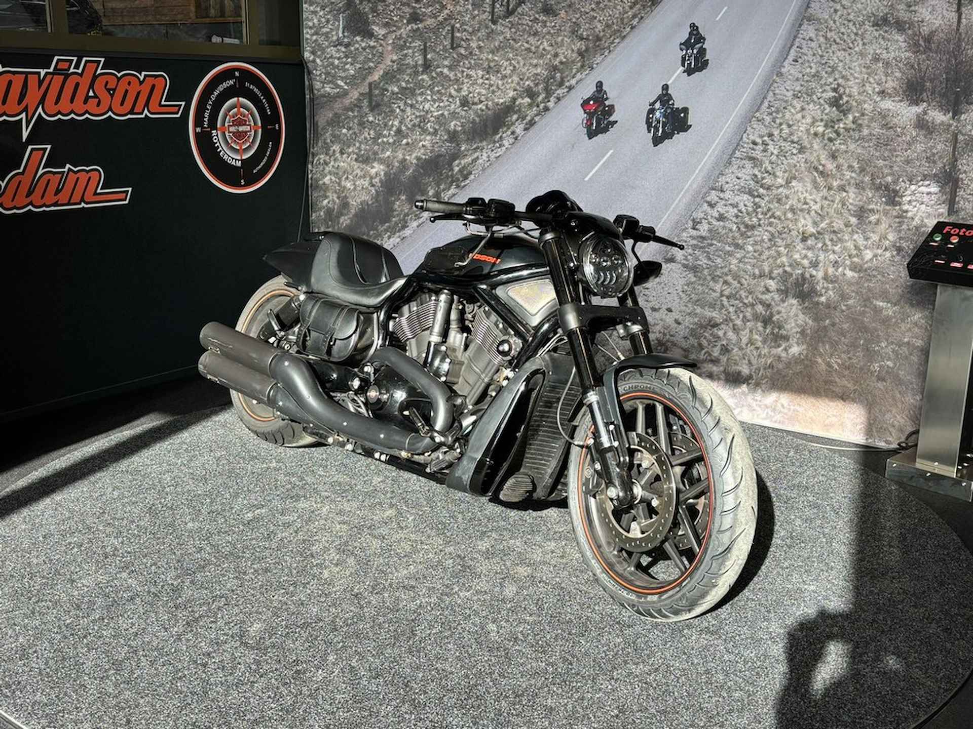 Harley-Davidson VRSCDX Night Rod Special - 3/9