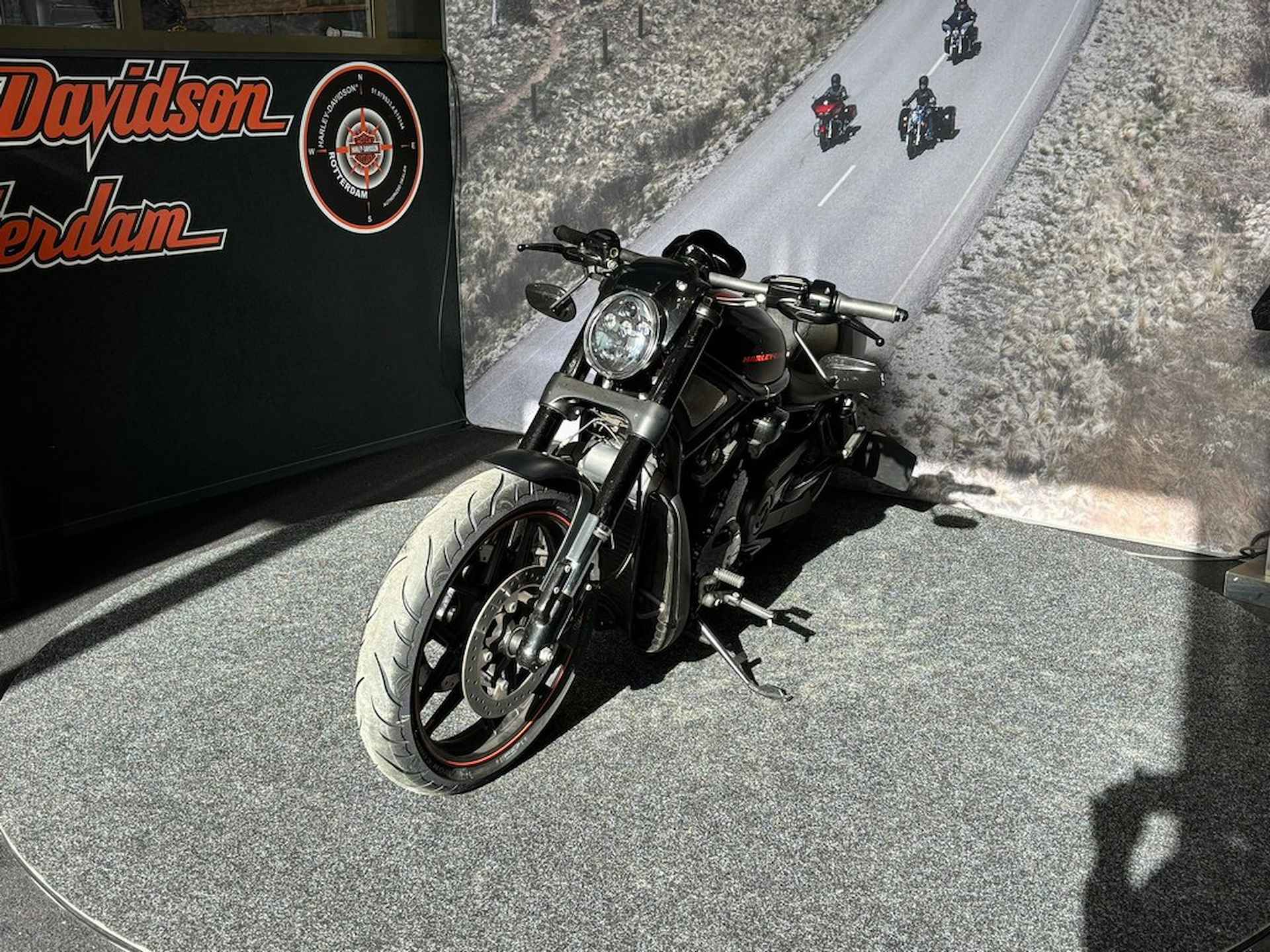 Harley-Davidson VRSCDX Night Rod Special - 4/9