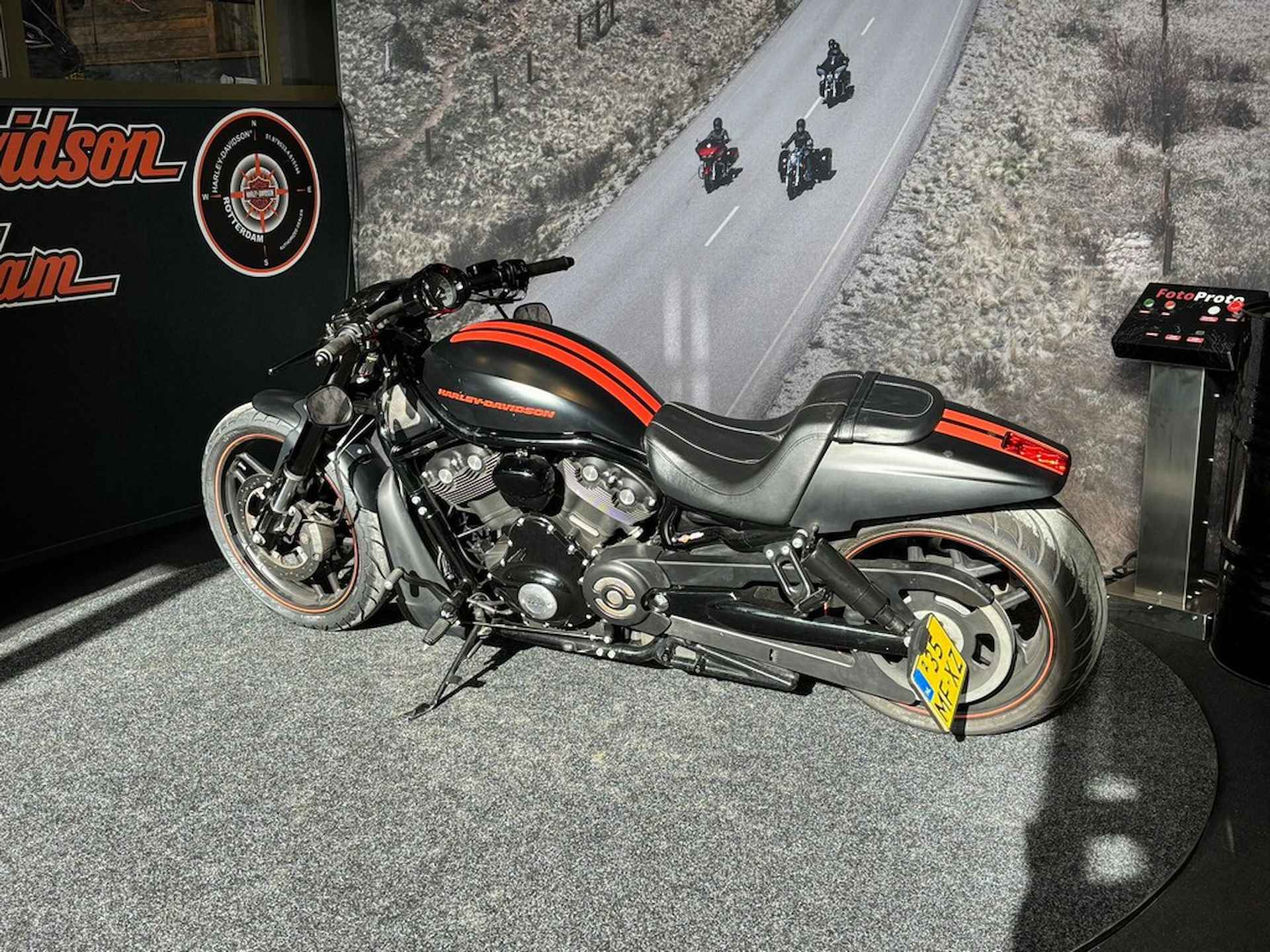 Harley-Davidson VRSCDX Night Rod Special - 6/9