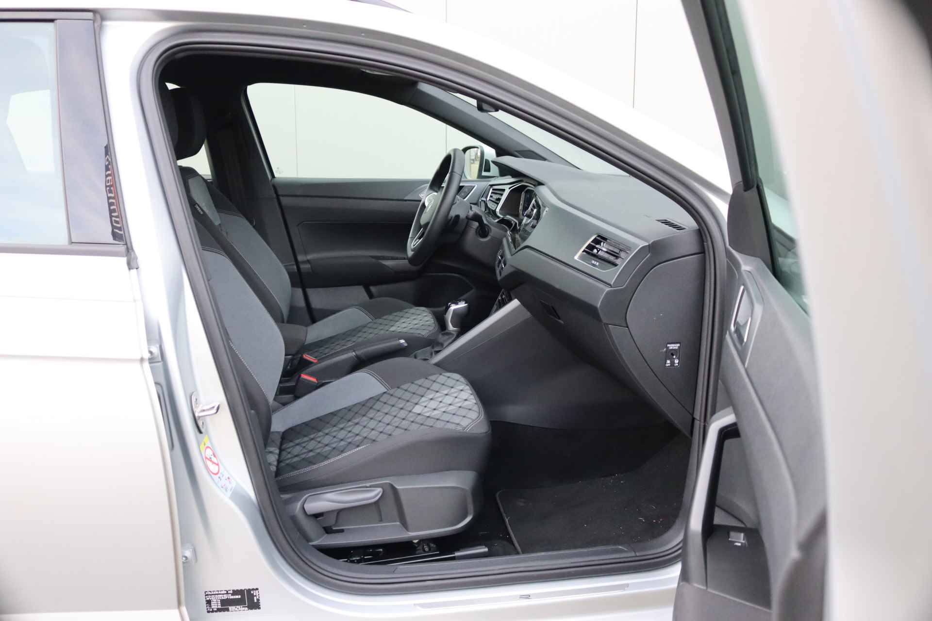 Volkswagen Taigo 1.5TSI 150PK DSG-Automaat R-Line App-connect/Camera/Parkeerhulp/Stoelverwarming - 6/21