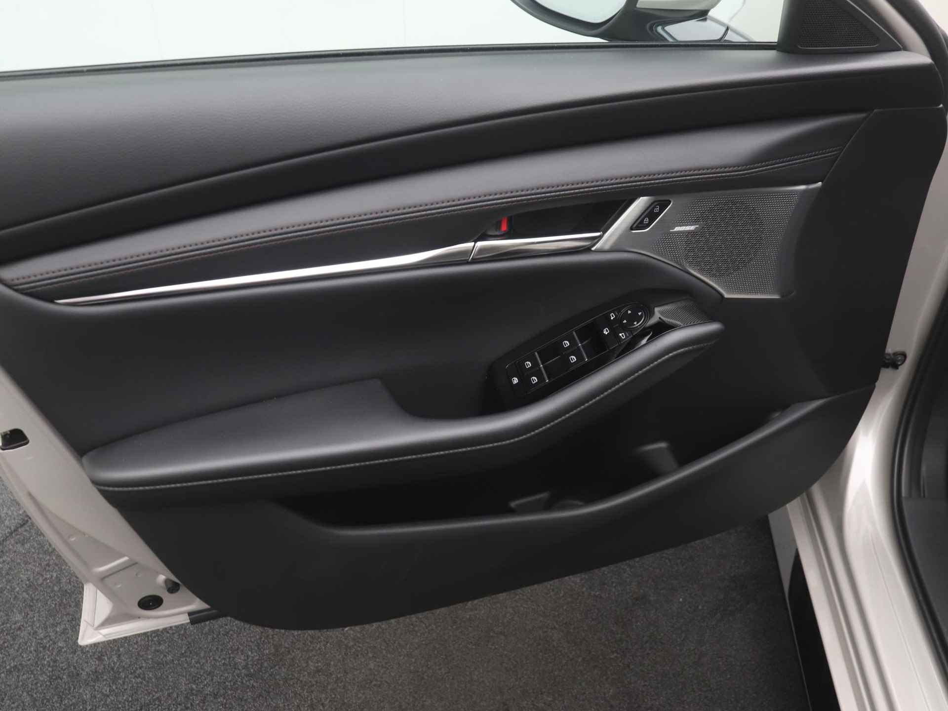 Mazda 3 2.0 e-SkyActiv-X Luxury i-Activesense automaat met Sunroof en aero pack | demo voordeel - 12/48
