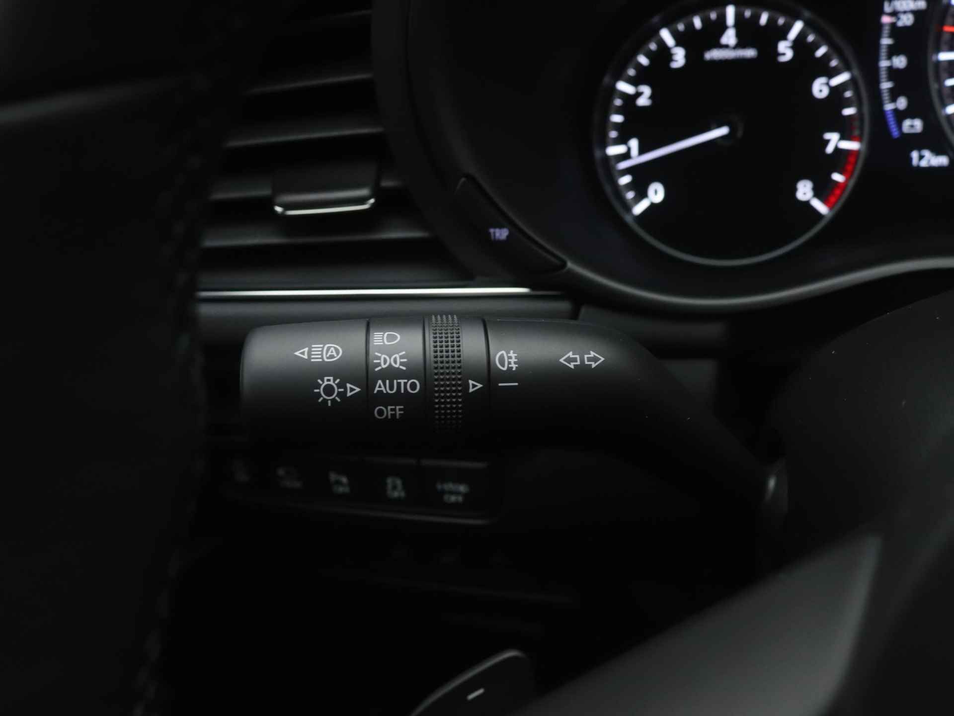 Mazda 3 2.0 e-SkyActiv-X Luxury i-Activesense automaat met Sunroof en aero pack | demo voordeel - 27/48