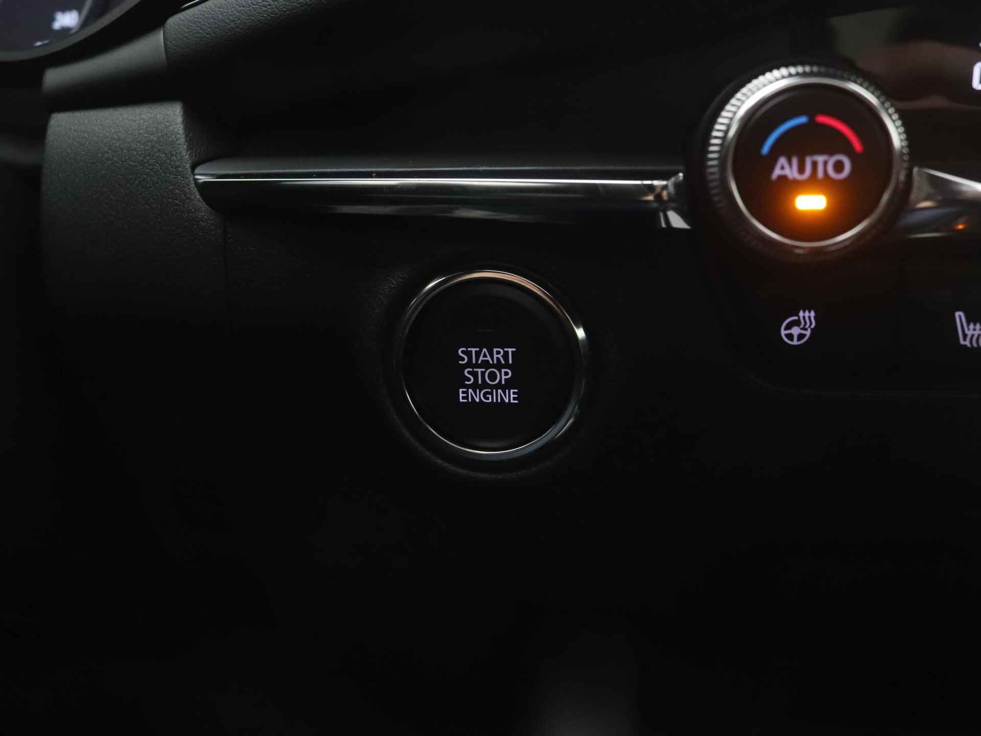Mazda 3 2.0 e-SkyActiv-X Luxury i-Activesense automaat met Sunroof en aero pack | demo voordeel - 30/48