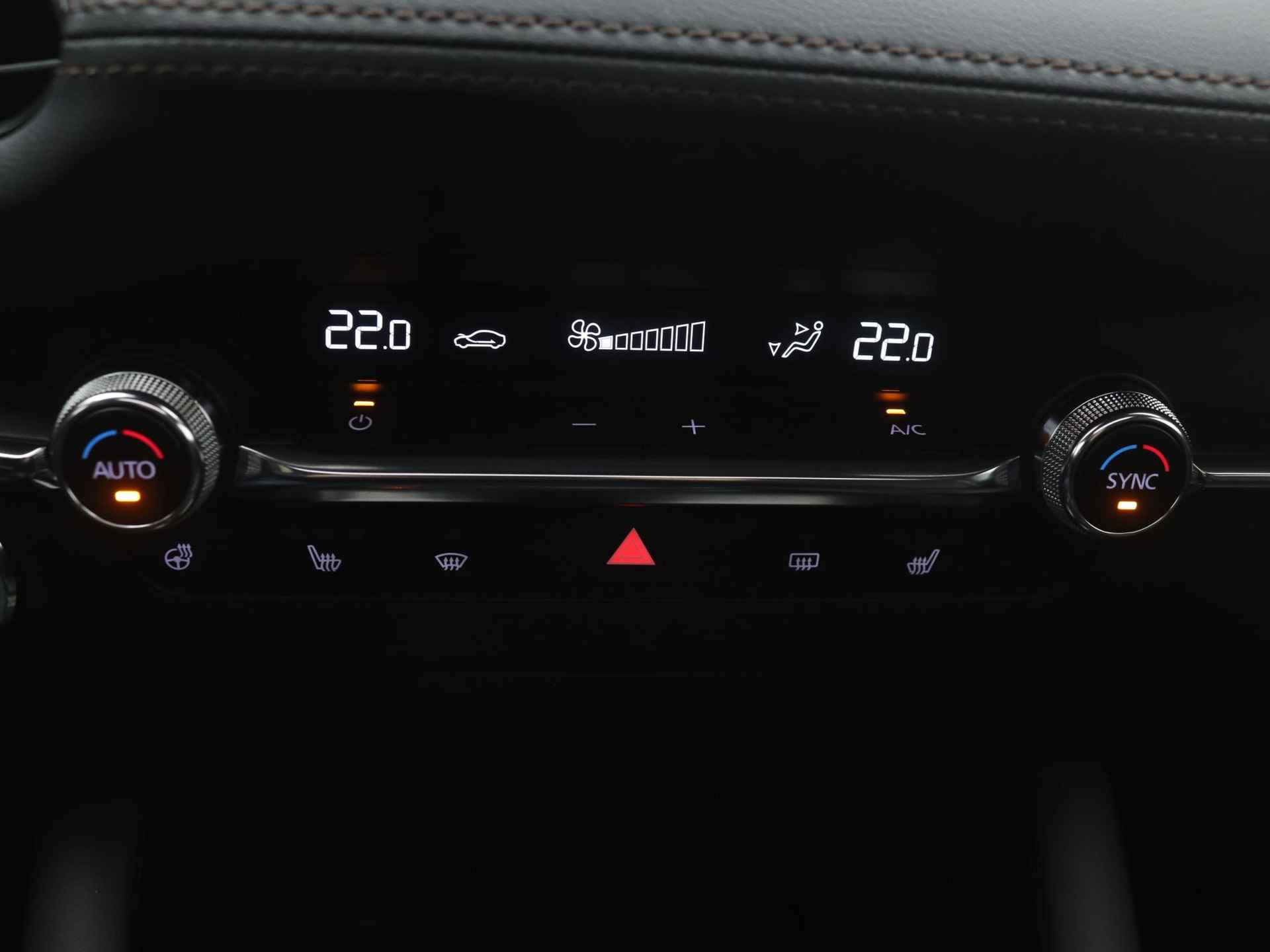 Mazda 3 2.0 e-SkyActiv-X Luxury i-Activesense automaat met Sunroof en aero pack | demo voordeel - 36/48