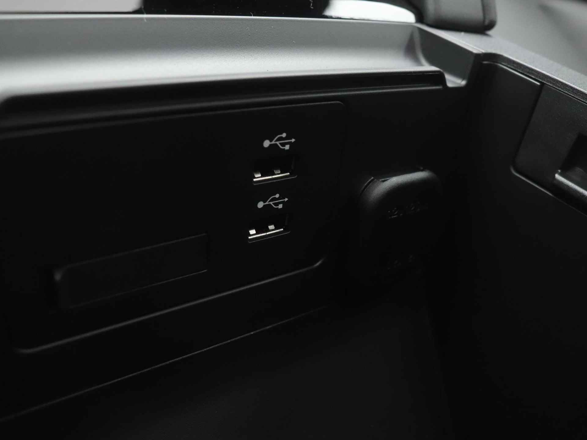 Mazda 3 2.0 e-SkyActiv-X Luxury i-Activesense automaat met Sunroof en aero pack | demo voordeel - 37/48
