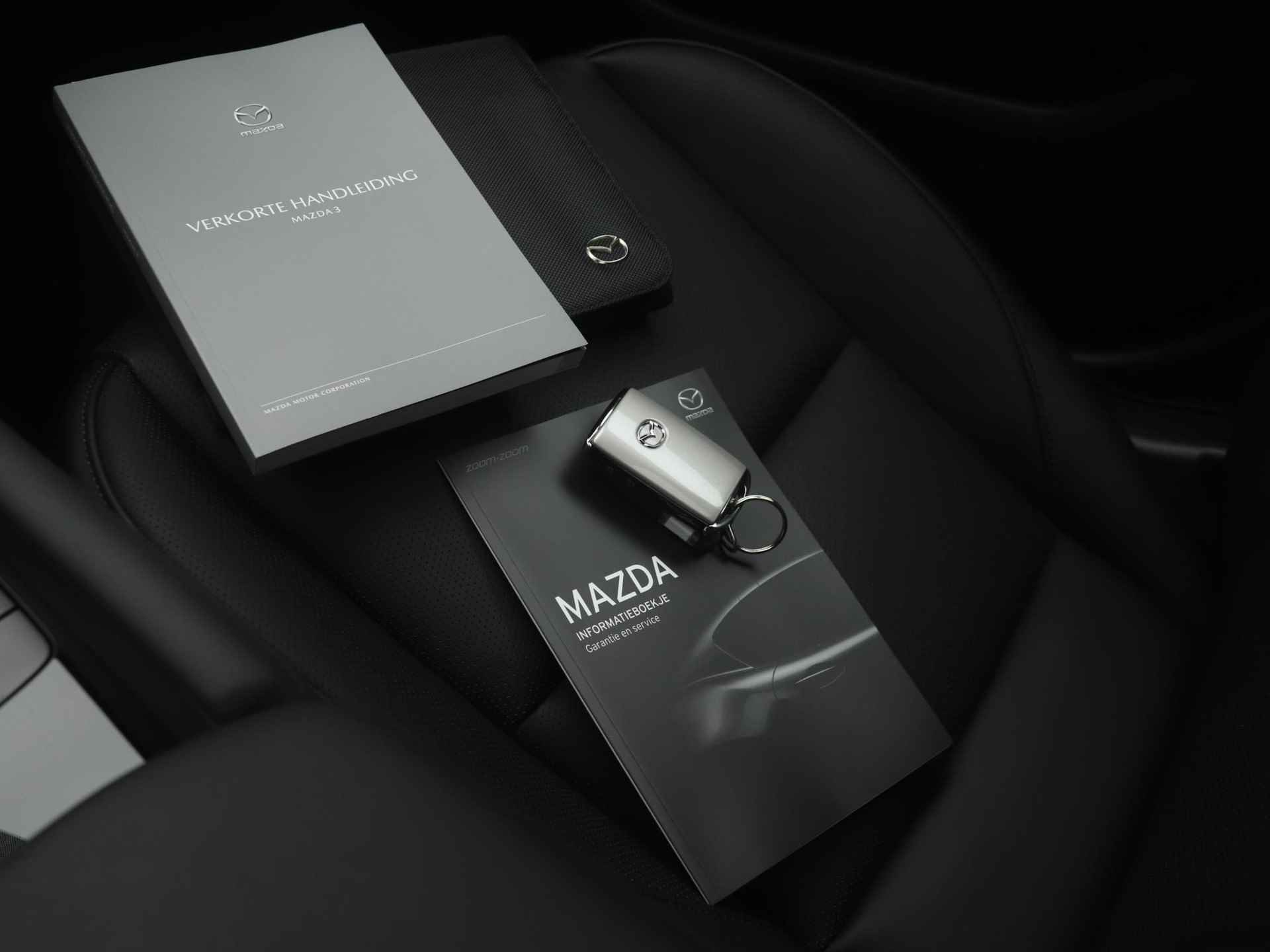 Mazda 3 2.0 e-SkyActiv-X Luxury i-Activesense automaat met Sunroof en aero pack | demo voordeel - 40/48