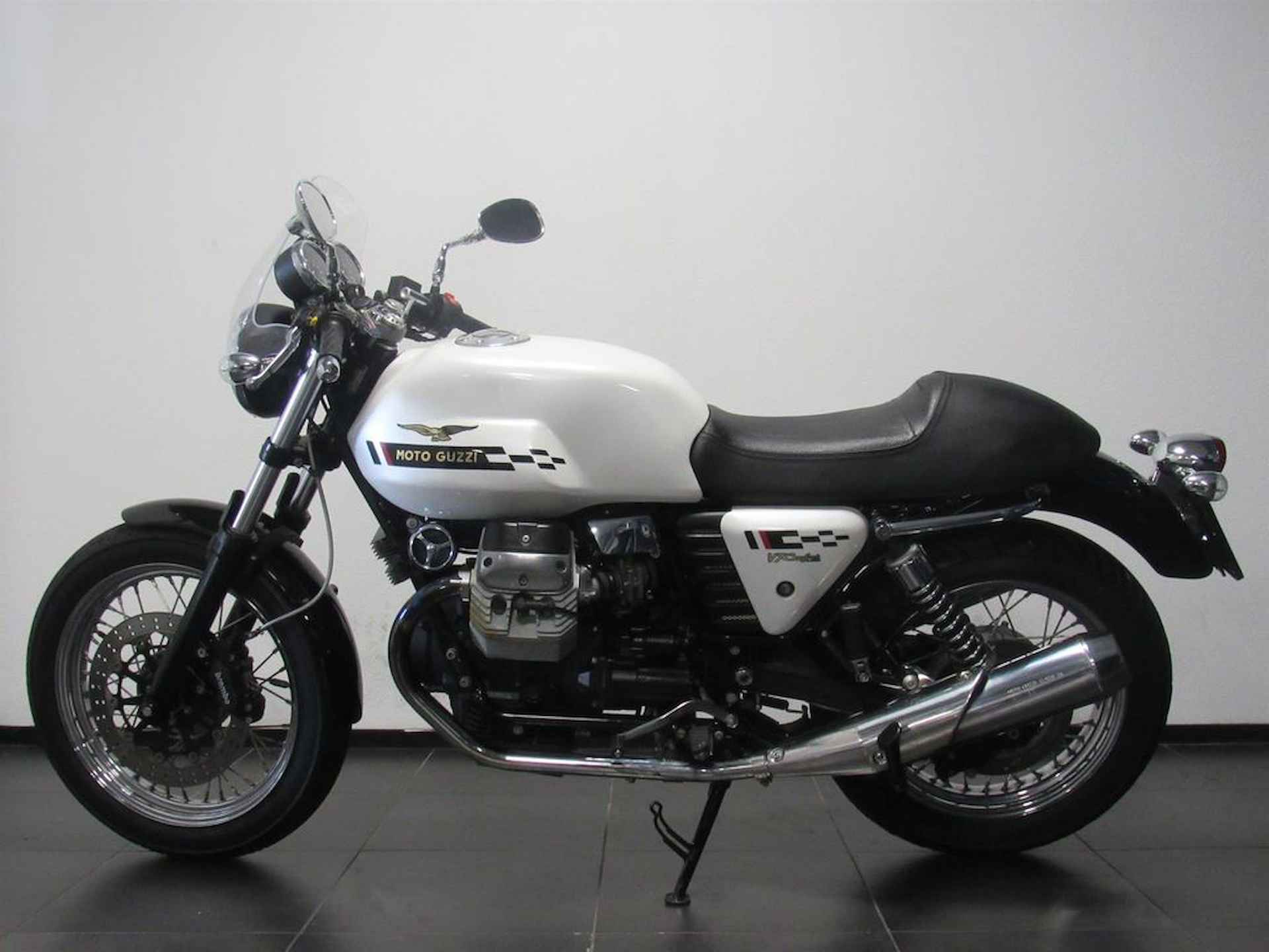 Moto Guzzi V7 CAFE CLASSIC - 4/15