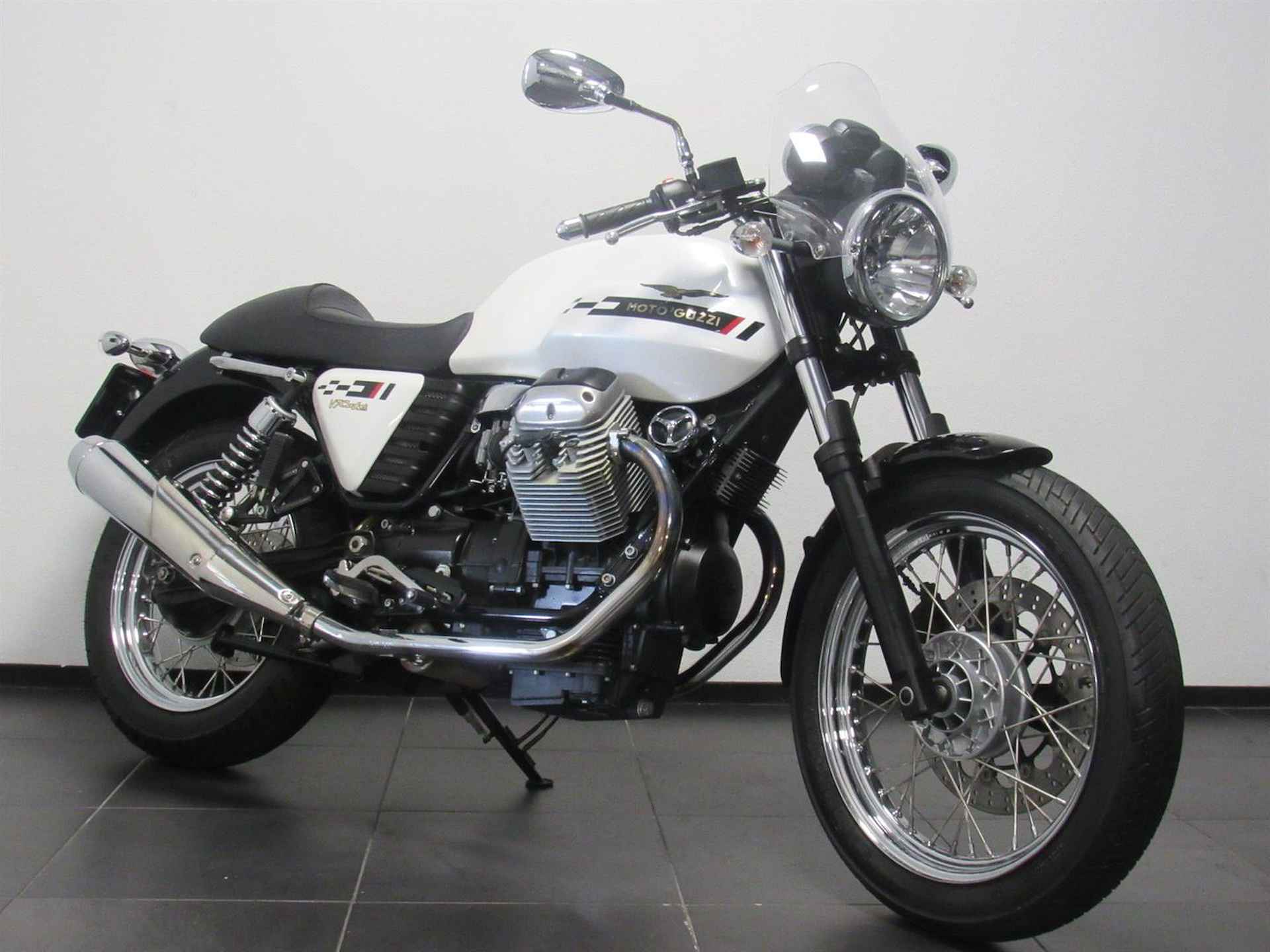 Moto Guzzi V7 CAFE CLASSIC - 2010 - 2/15