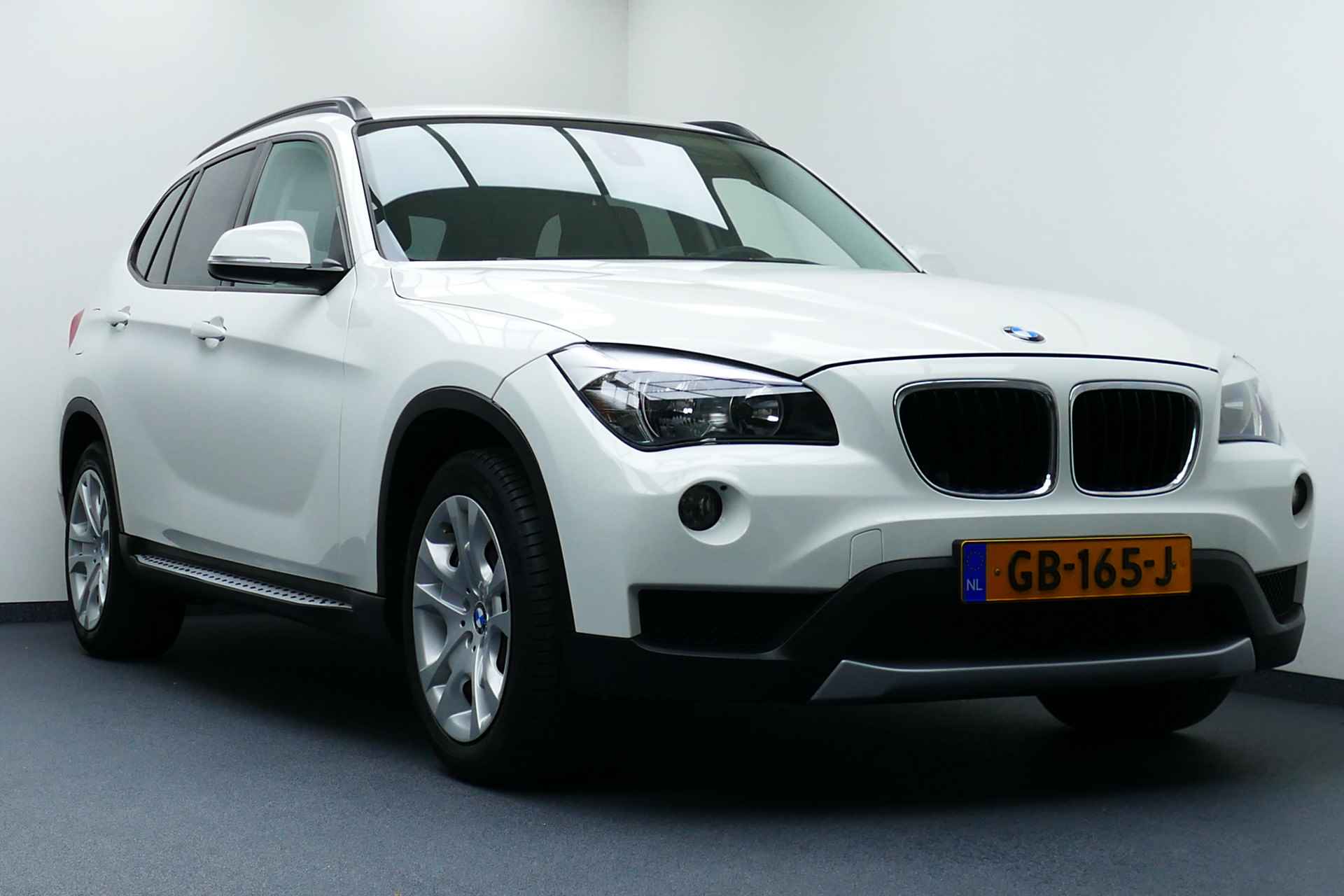 BMW X1 sDrive18i 150PK. Navi, Clima, Stoelverw, Park Sensors, Trekhaak Afn - 2/32