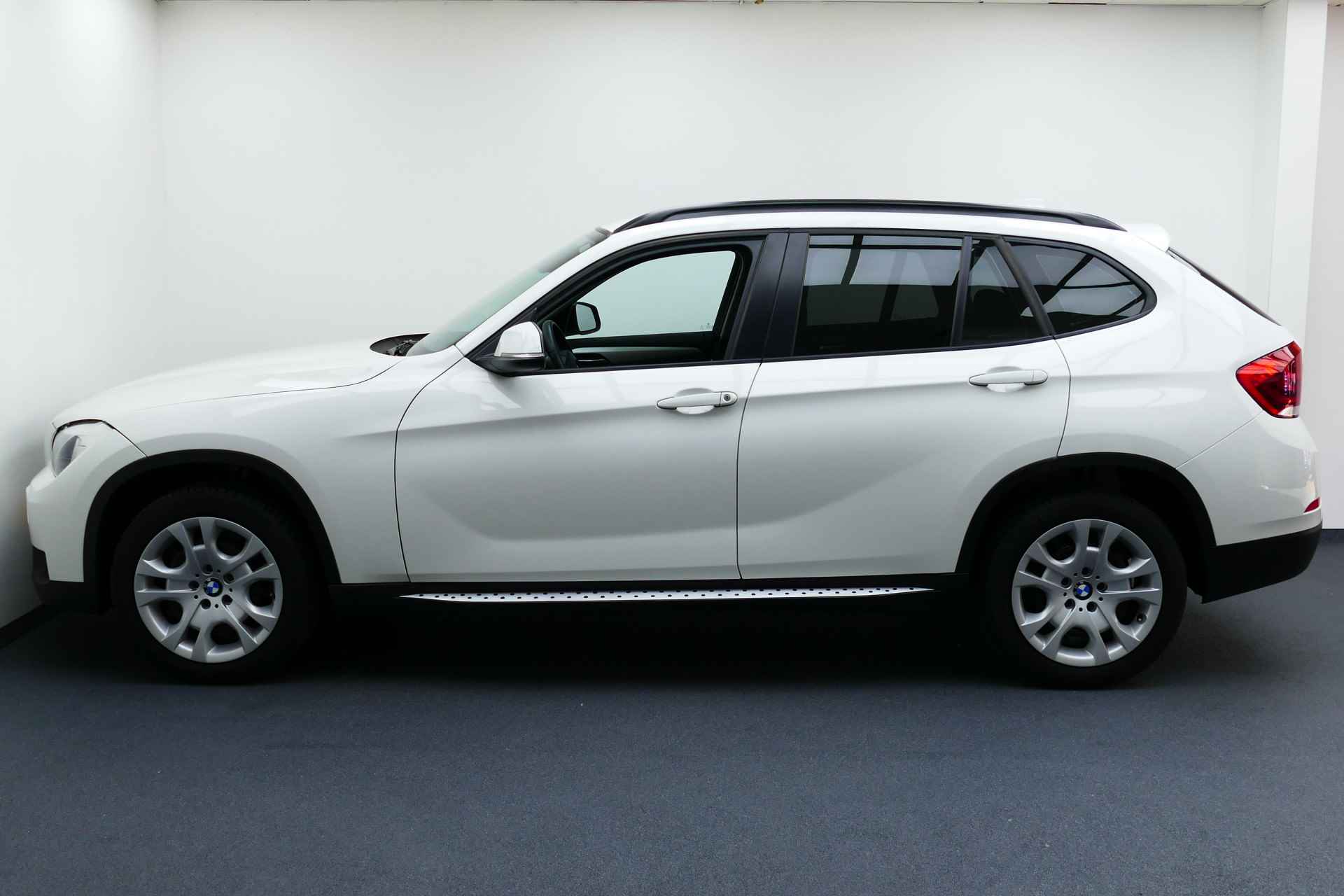 BMW X1 sDrive18i 150PK. Navi, Clima, Stoelverw, Park Sensors, Trekhaak Afn - 9/32