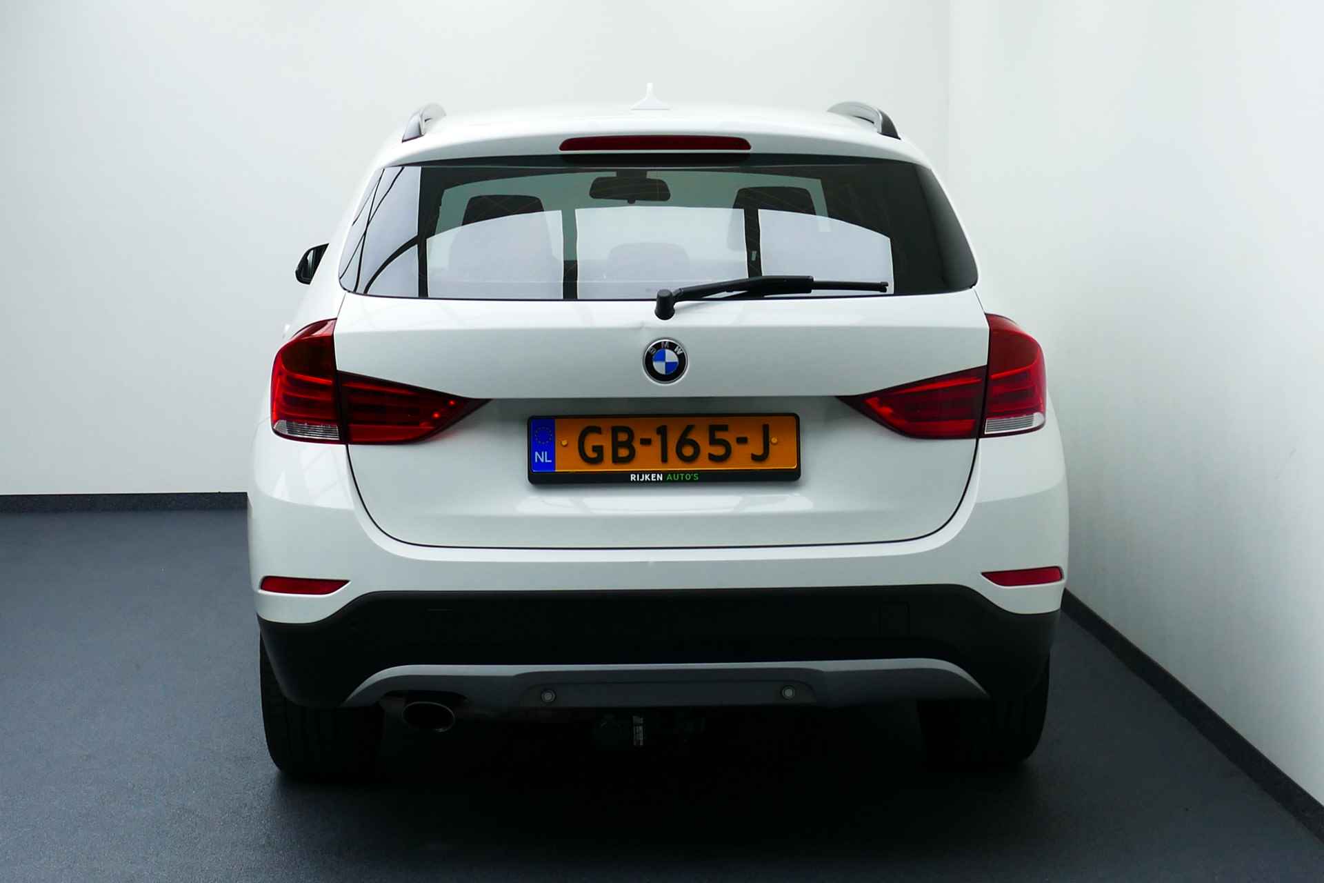 BMW X1 sDrive18i 150PK. Navi, Clima, Stoelverw, Park Sensors, Trekhaak Afn - 18/32