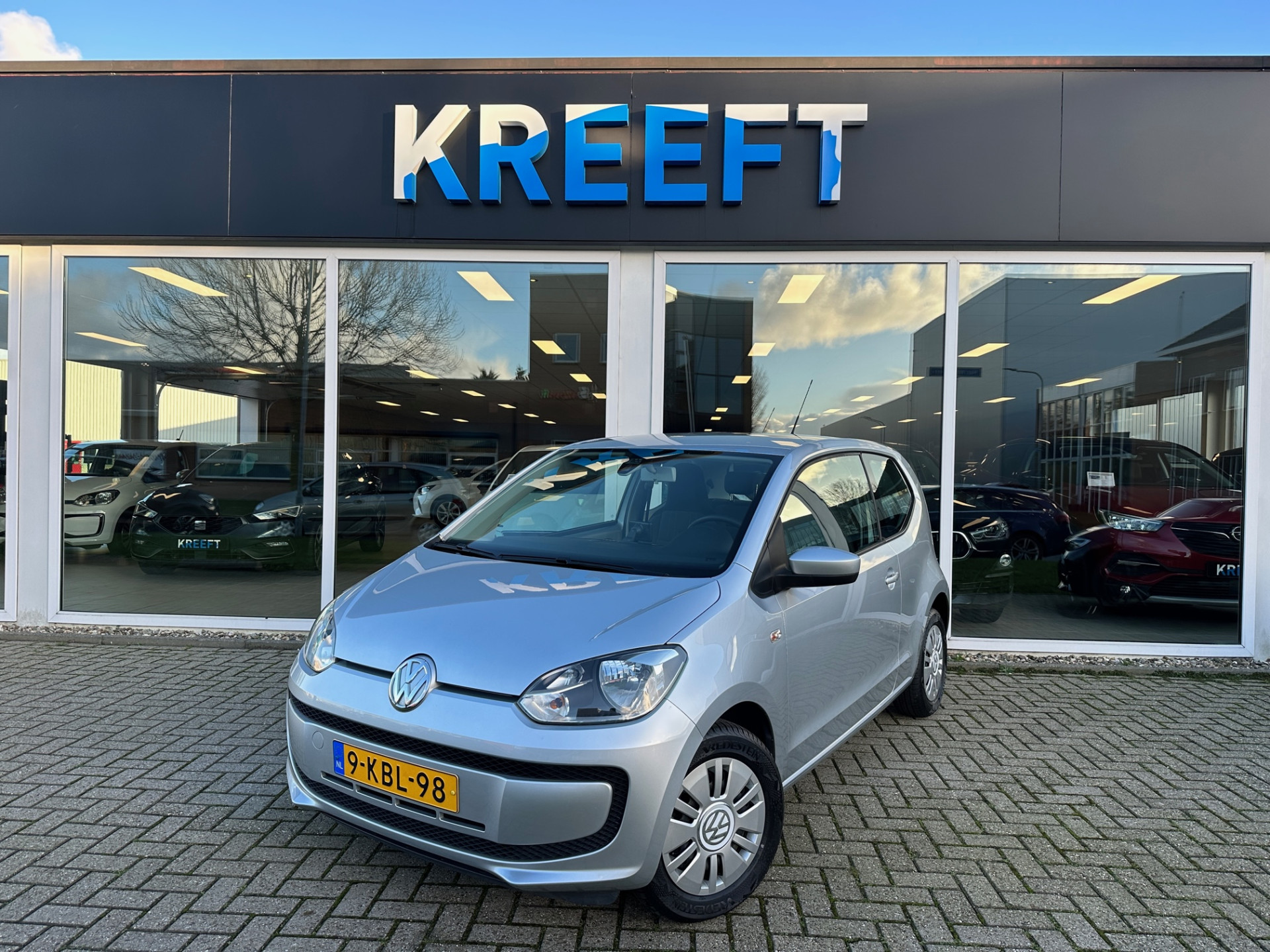 Volkswagen up! 1.0 move up! BlueMotion Geleverd met groot onderhoud