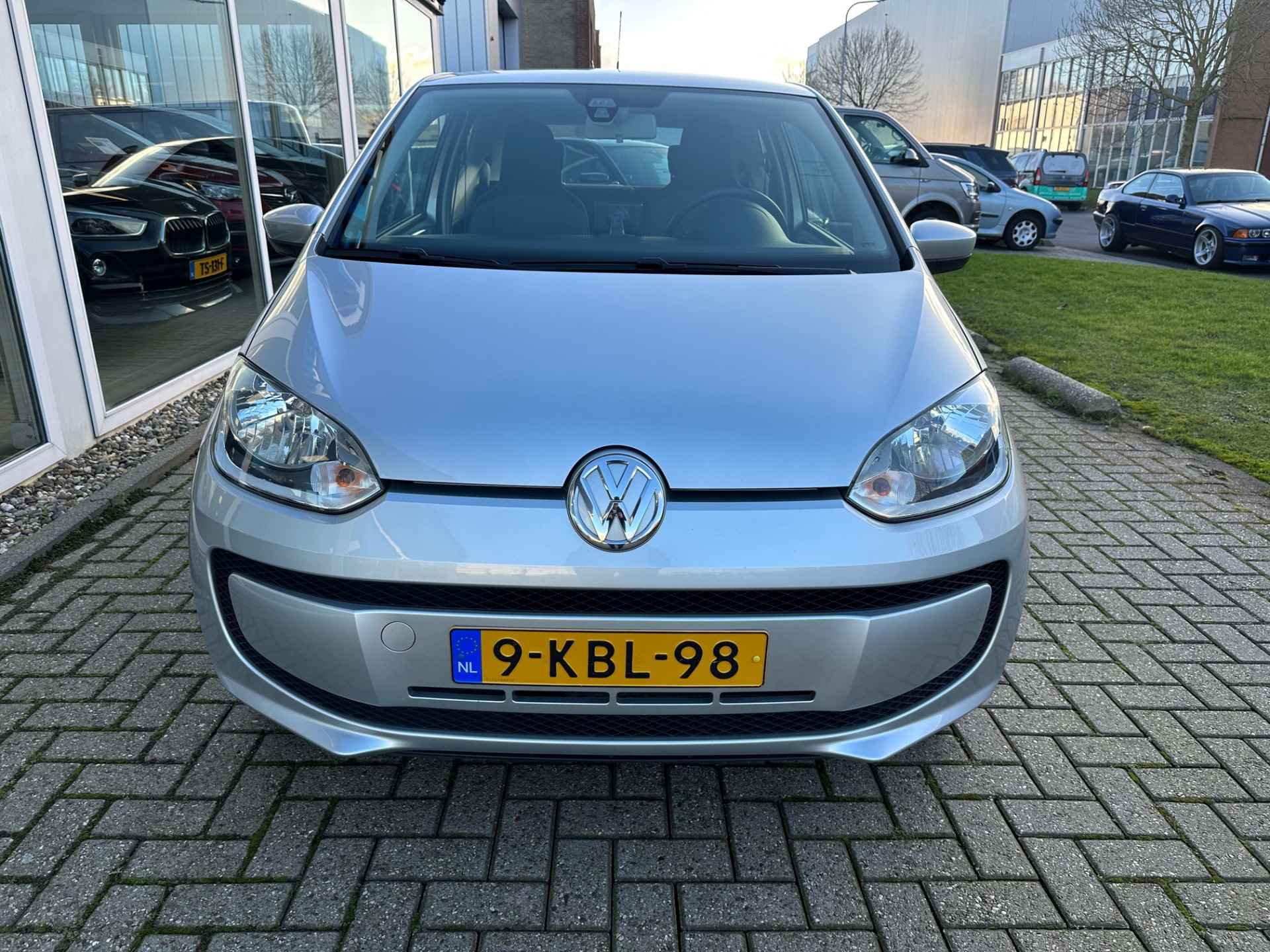 Volkswagen up! 1.0 move up! BlueMotion Geleverd met groot onderhoud - 4/18