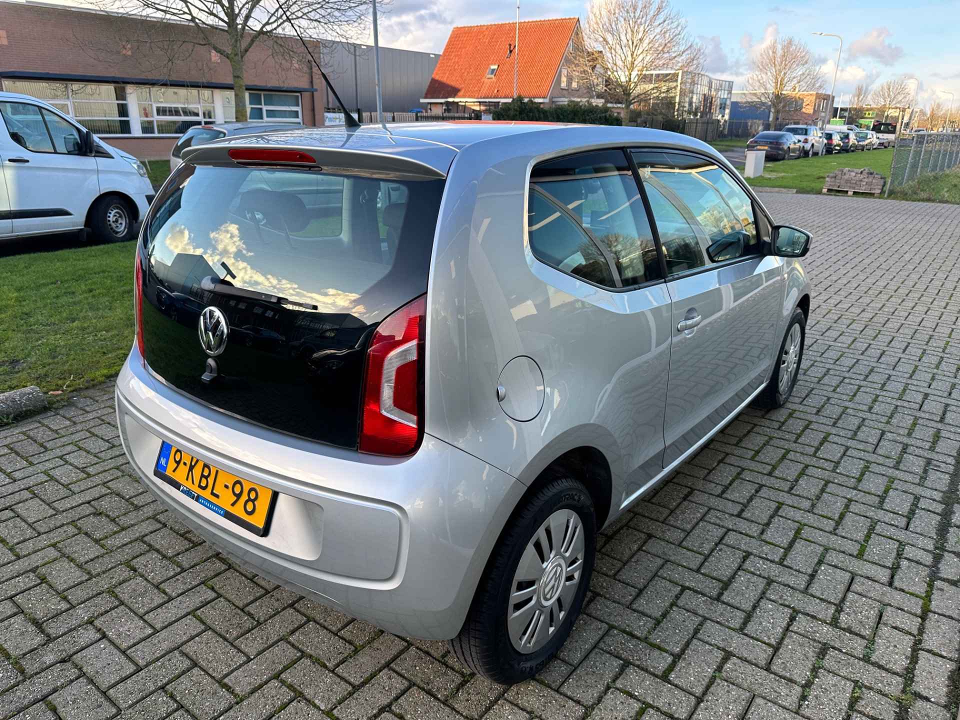 Volkswagen up! 1.0 move up! BlueMotion Geleverd met groot onderhoud - 6/18