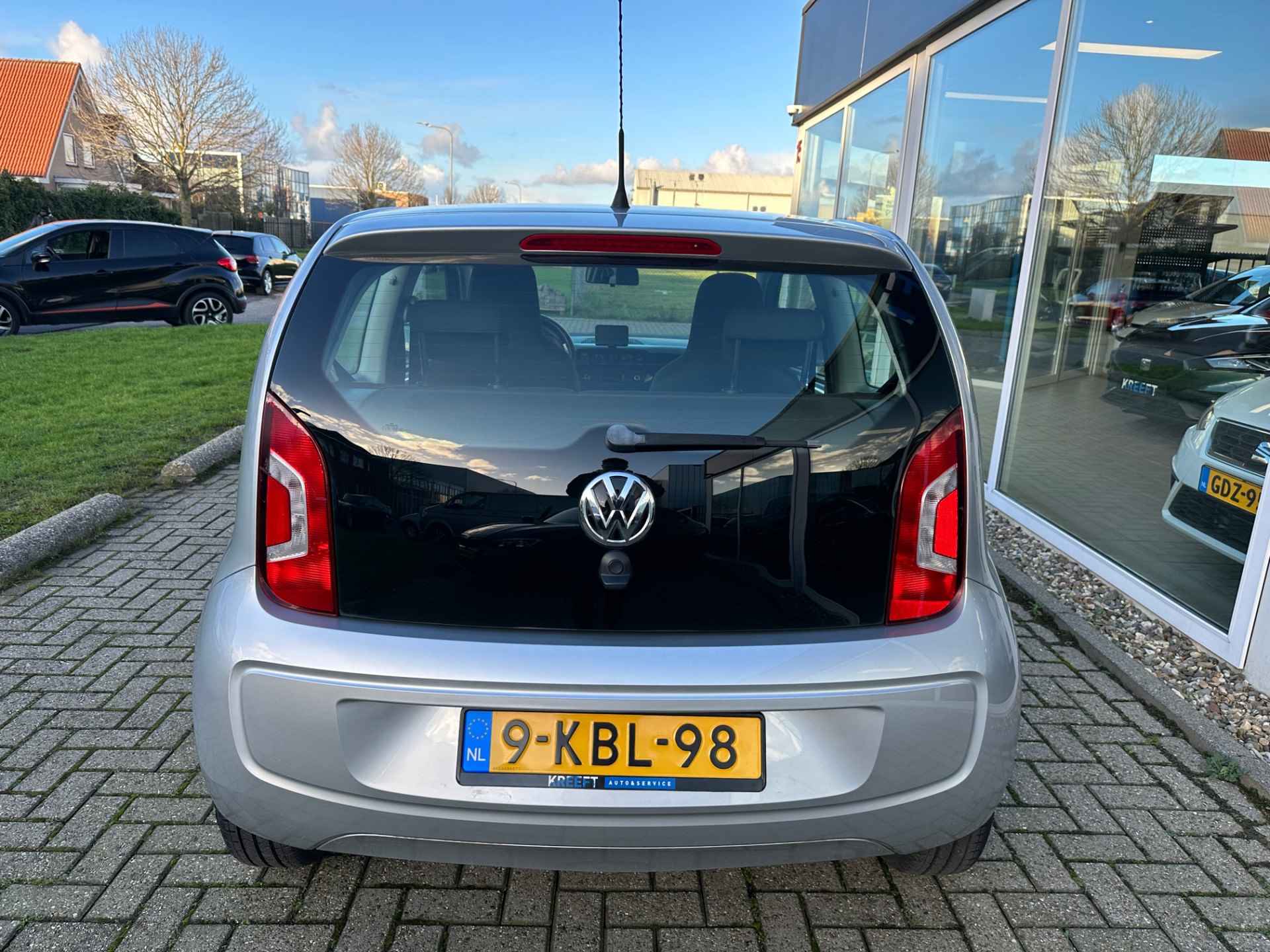 Volkswagen up! 1.0 move up! BlueMotion Geleverd met groot onderhoud - 7/18