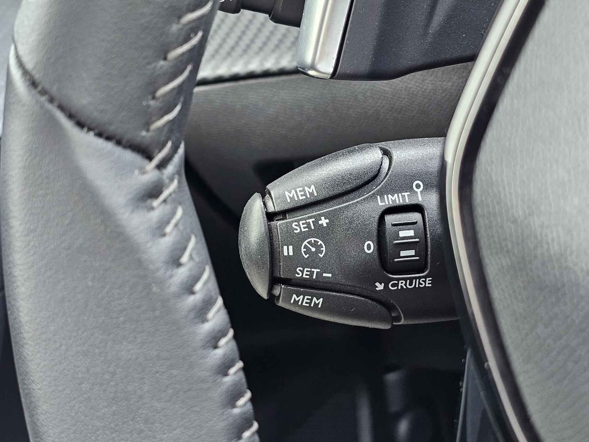 Peugeot 2008 130pk Allure Pack | Automaat | Parkeercamera | Climate Control - 18/47