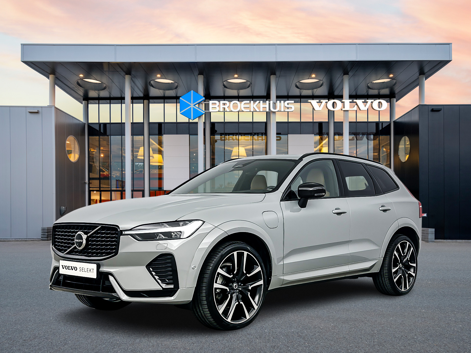 Volvo XC60 Recharge T6 AWD Ultimate Dark | 22'' | Luchtvering | Geventileerd nappa | Massagestoelen | Head-up | 360-camera | Harman Kardon