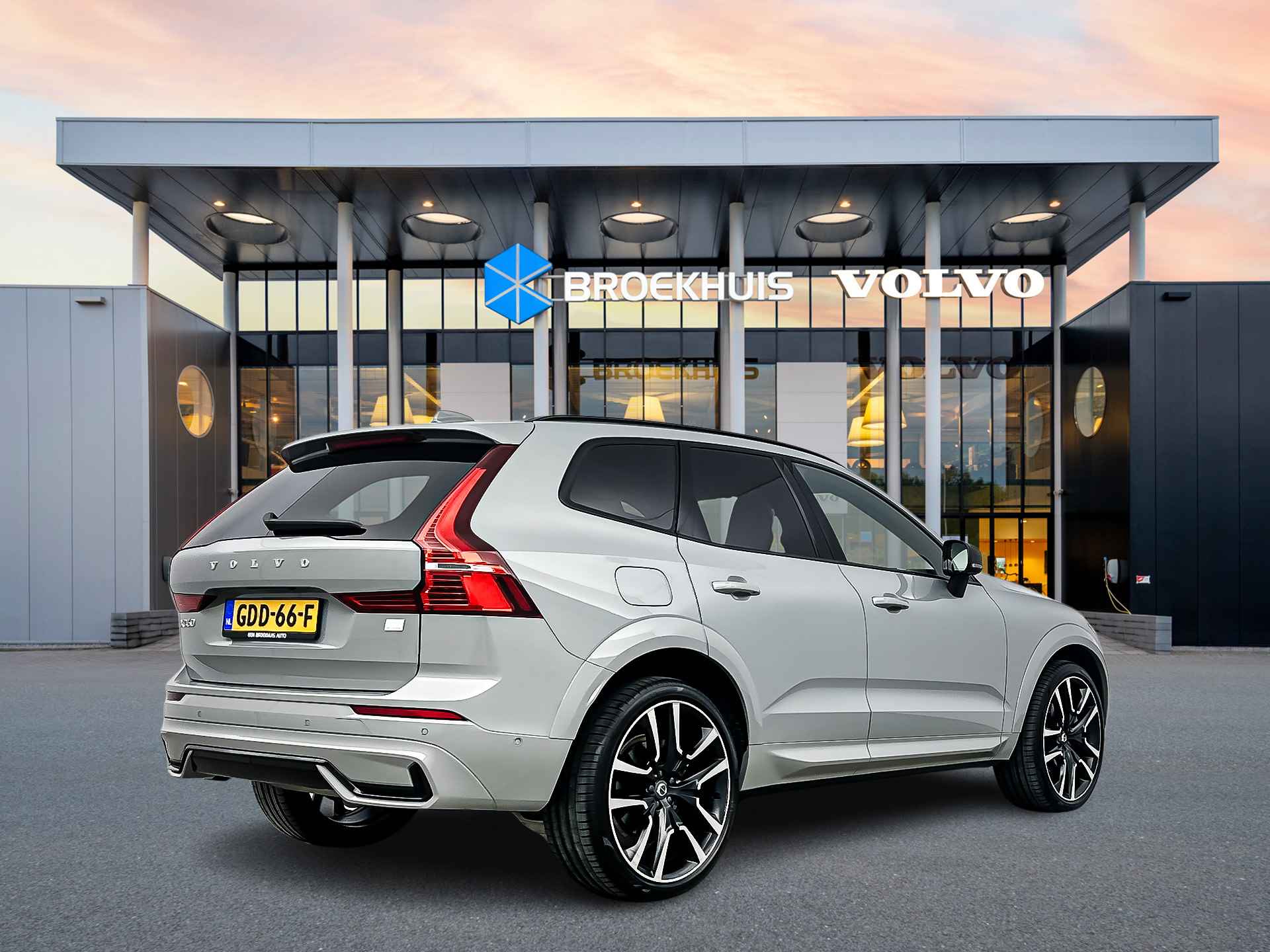 Volvo XC60 Recharge T6 AWD Ultimate Dark | 22'' | Luchtvering | Geventileerd nappa | Massagestoelen | Head-up | 360-camera | Harman Kardon - 4/64