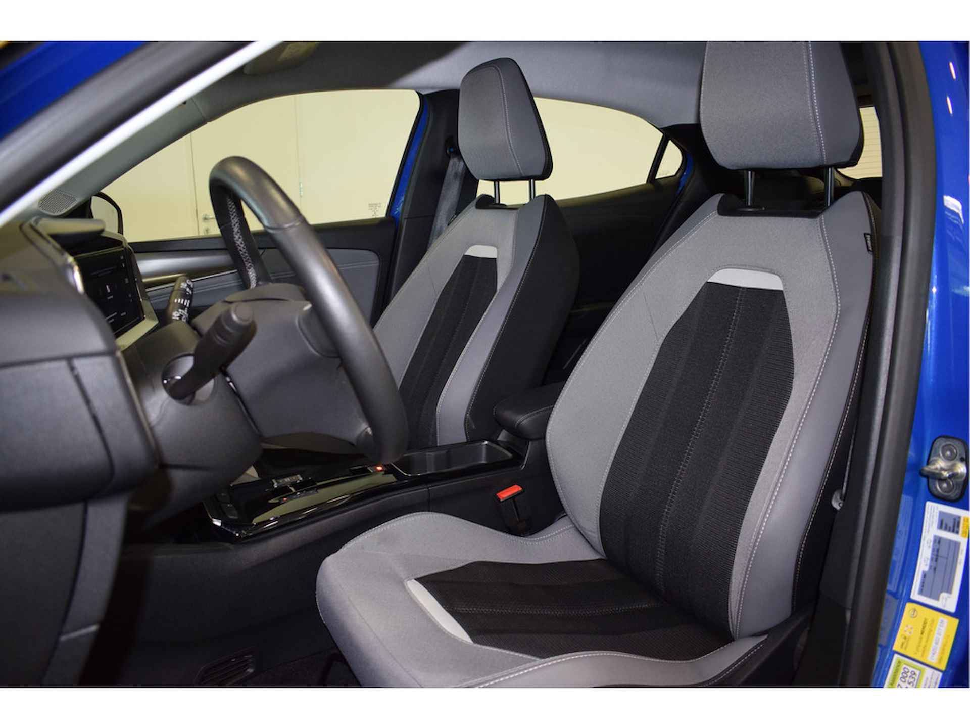 Opel Mokka-e Elegance 50-kWh 11kw bl. 3 FASE | NAVI | CAMERA | STUUR- STOELVE - 19/22